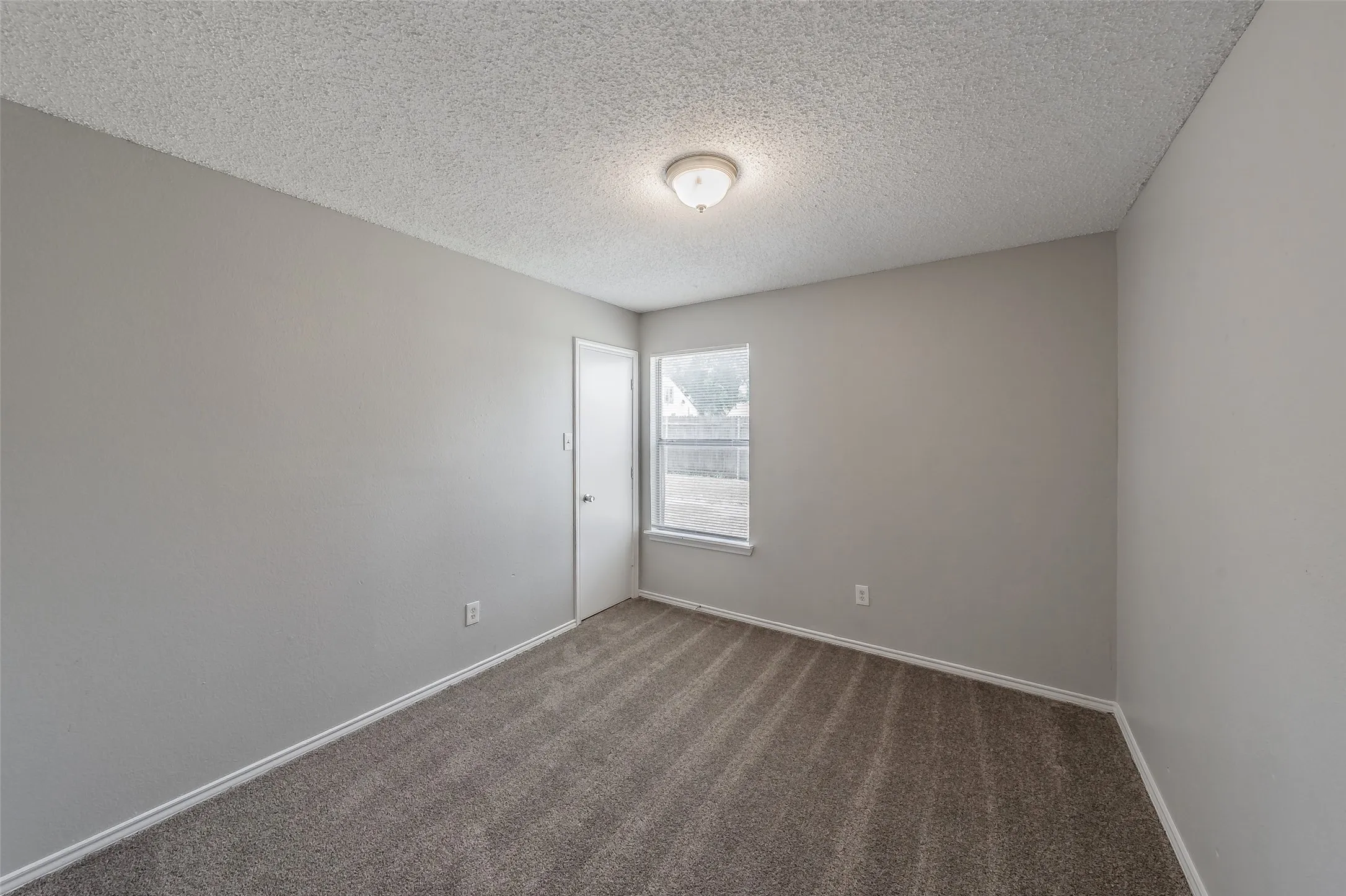 Single Family Residence For Sale in Tarrant County , 3750 Meadowbrook Drive, Fort Worth, Texas 76103, 3 Bedroom, 2 Bathroom, 1 Garage spaces, 1,379 Sqft, built in 1998, mls#21408835, Real Estate Agent in Fort Worth, Homes For Sale in Tarrant county, Homes For Sale in Fort Worth, Realtor in Fort Worth Texas, Real Estate Brokerage Independent Realty Texas, Luminita Cordes Realtor