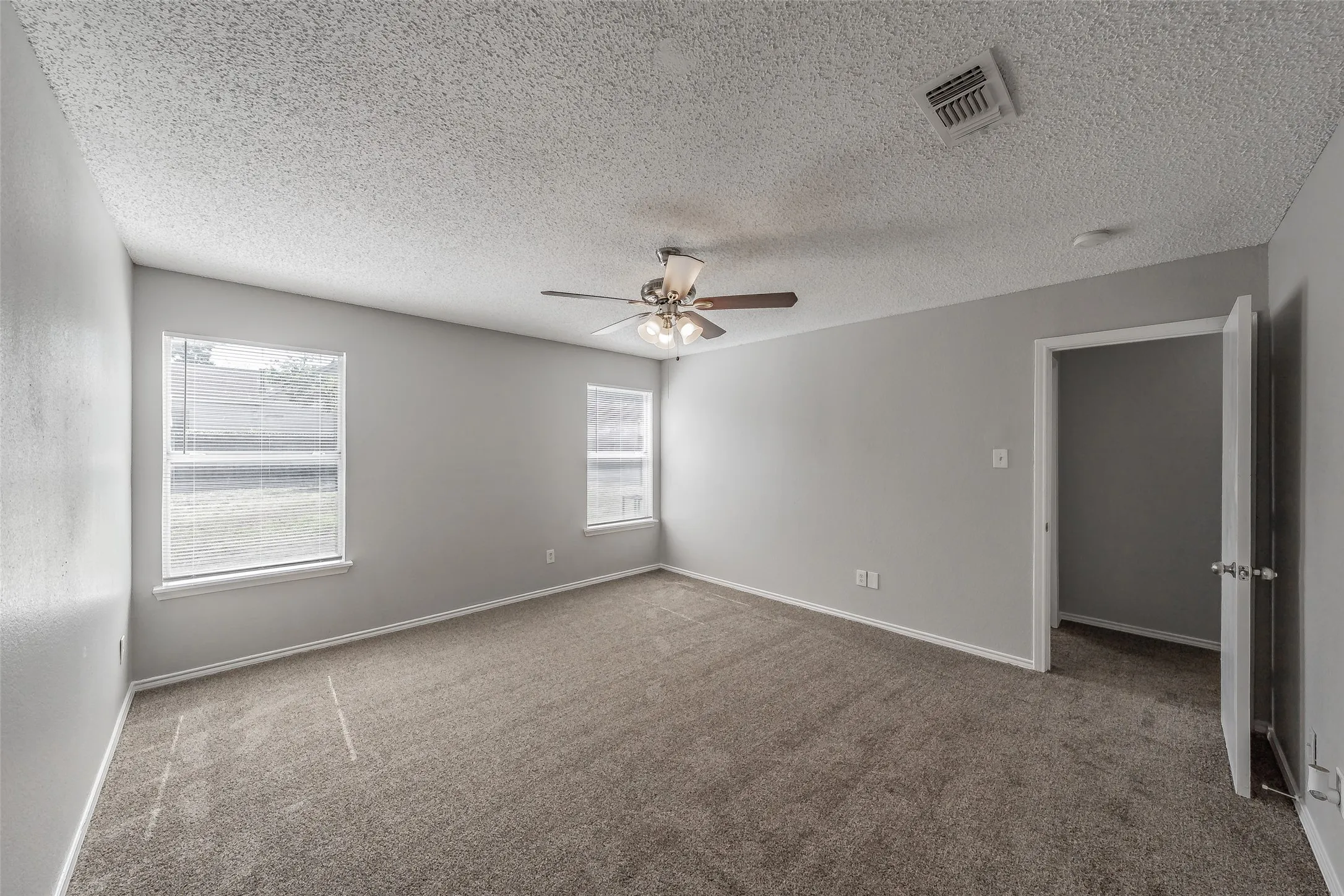 Single Family Residence For Sale in Tarrant County , 3750 Meadowbrook Drive, Fort Worth, Texas 76103, 3 Bedroom, 2 Bathroom, 1 Garage spaces, 1,379 Sqft, built in 1998, mls#21408835, Real Estate Agent in Fort Worth, Homes For Sale in Tarrant county, Homes For Sale in Fort Worth, Realtor in Fort Worth Texas, Real Estate Brokerage Independent Realty Texas, Luminita Cordes Realtor