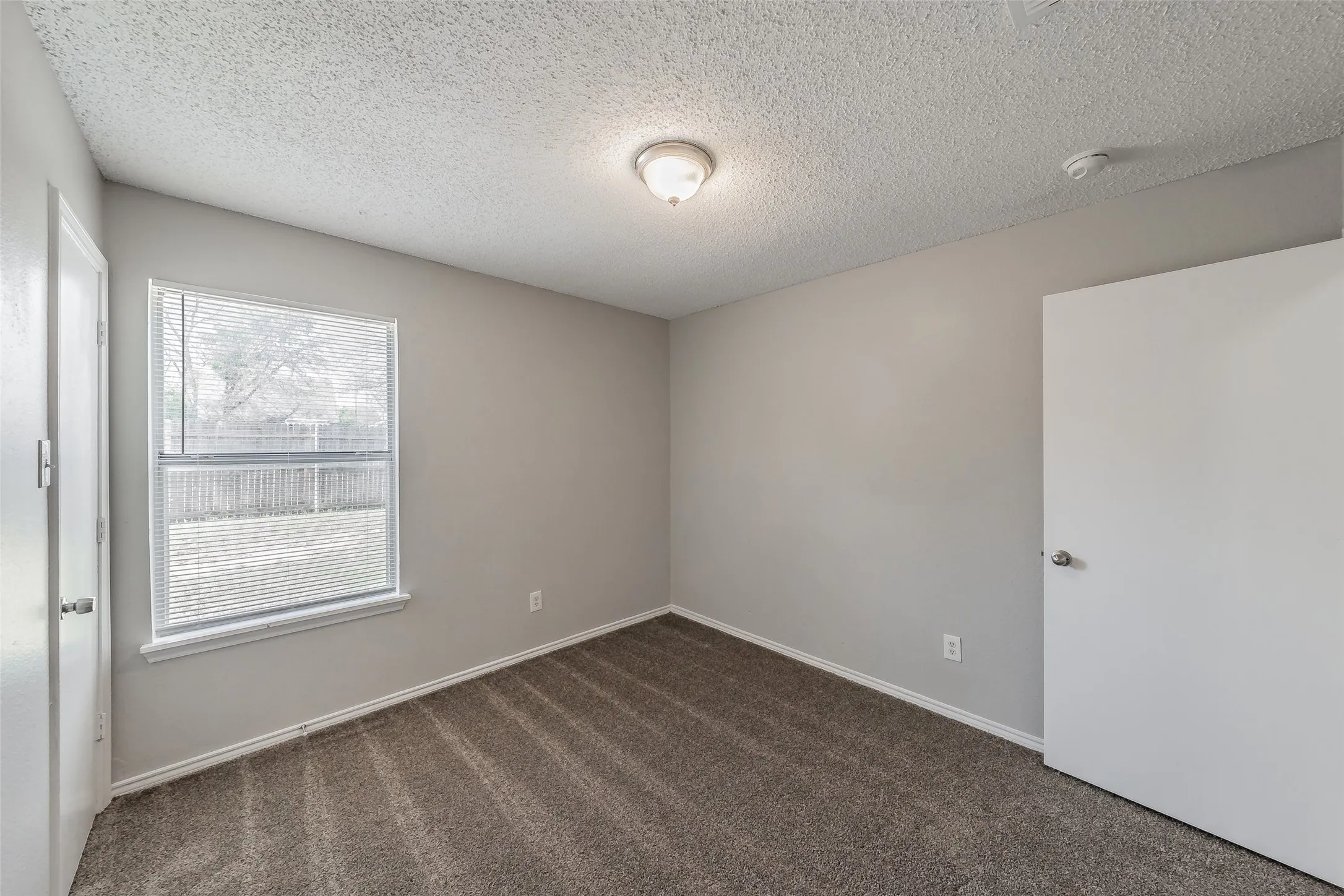 Single Family Residence For Sale in Tarrant County , 3750 Meadowbrook Drive, Fort Worth, Texas 76103, 3 Bedroom, 2 Bathroom, 1 Garage spaces, 1,379 Sqft, built in 1998, mls#21408835, Real Estate Agent in Fort Worth, Homes For Sale in Tarrant county, Homes For Sale in Fort Worth, Realtor in Fort Worth Texas, Real Estate Brokerage Independent Realty Texas, Luminita Cordes Realtor