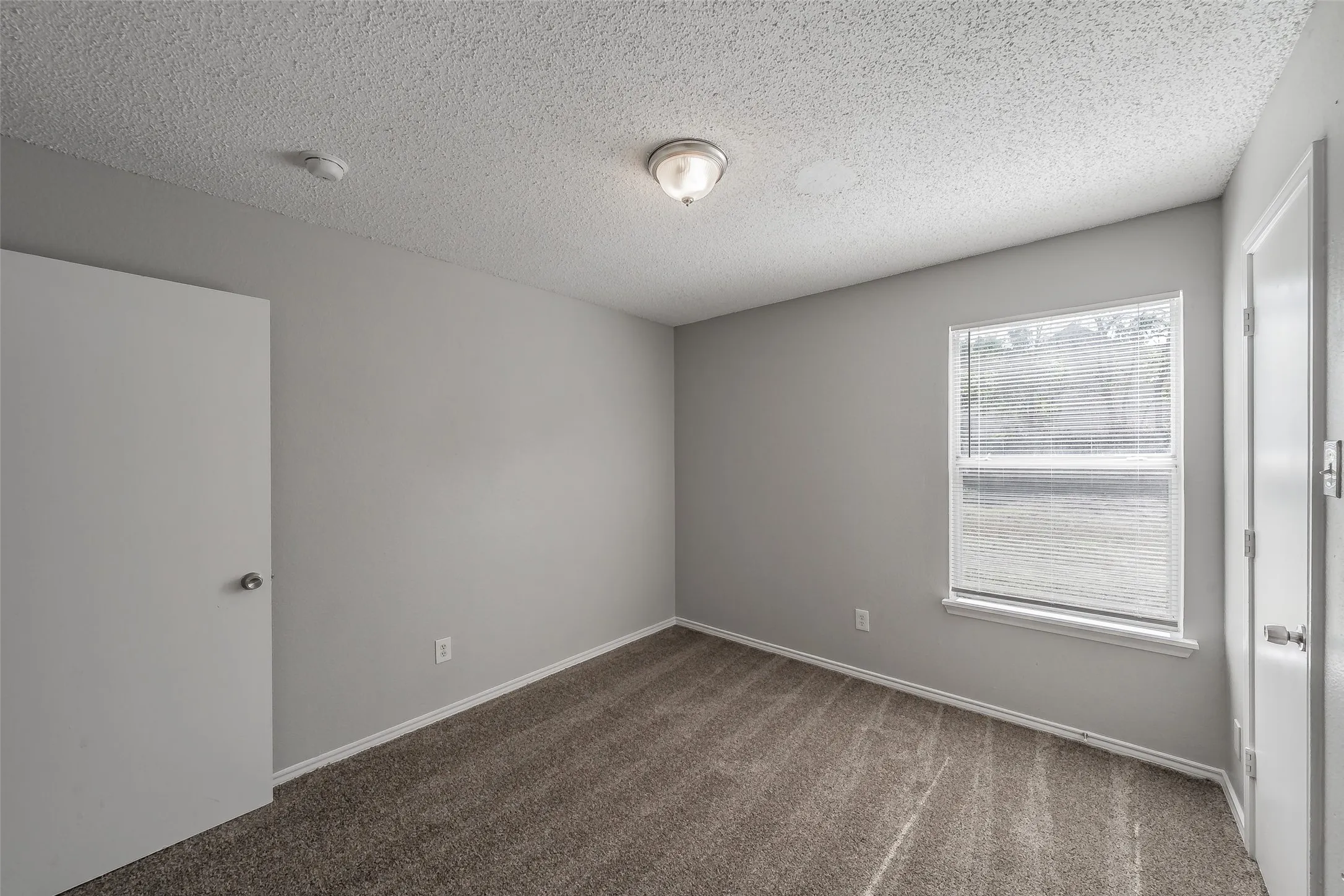 Single Family Residence For Sale in Tarrant County , 3750 Meadowbrook Drive, Fort Worth, Texas 76103, 3 Bedroom, 2 Bathroom, 1 Garage spaces, 1,379 Sqft, built in 1998, mls#21408835, Real Estate Agent in Fort Worth, Homes For Sale in Tarrant county, Homes For Sale in Fort Worth, Realtor in Fort Worth Texas, Real Estate Brokerage Independent Realty Texas, Luminita Cordes Realtor