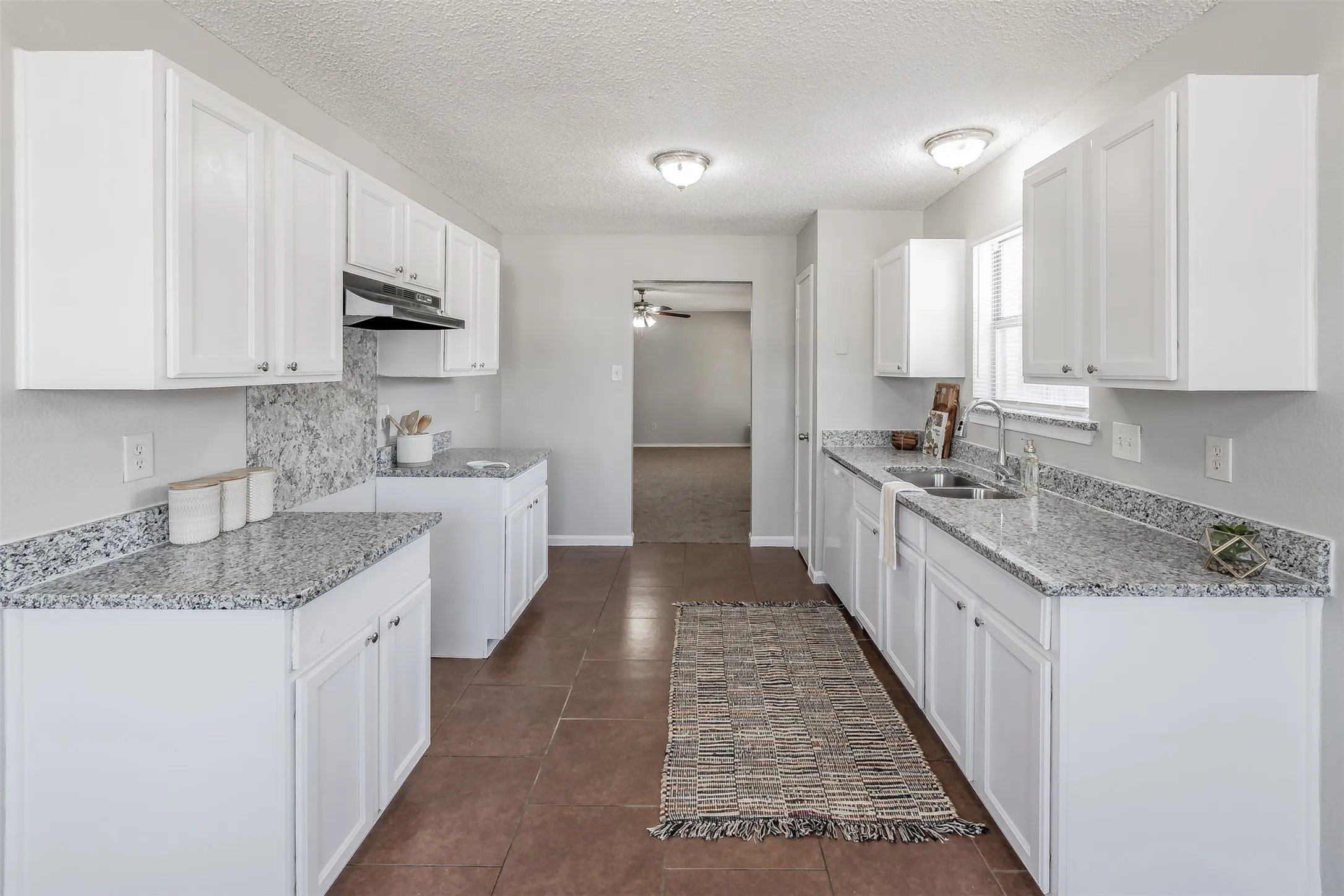Single Family Residence For Sale in Tarrant County , 3750 Meadowbrook Drive, Fort Worth, Texas 76103, 3 Bedroom, 2 Bathroom, 1 Garage spaces, 1,379 Sqft, built in 1998, mls#21408835, Real Estate Agent in Fort Worth, Homes For Sale in Tarrant county, Homes For Sale in Fort Worth, Realtor in Fort Worth Texas, Real Estate Brokerage Independent Realty Texas, Luminita Cordes Realtor