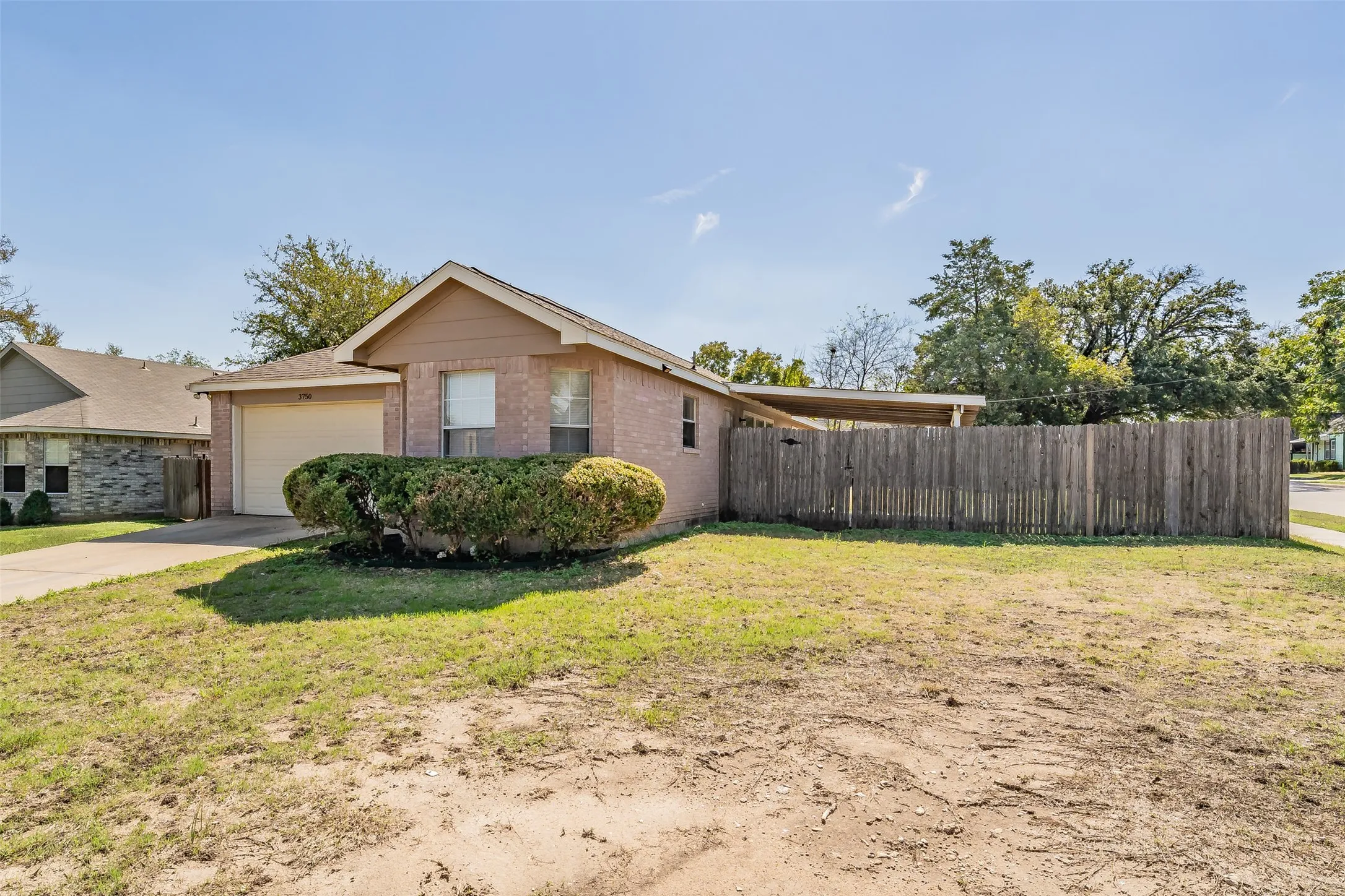 Single Family Residence For Sale in Tarrant County , 3750 Meadowbrook Drive, Fort Worth, Texas 76103, 3 Bedroom, 2 Bathroom, 1 Garage spaces, 1,379 Sqft, built in 1998, mls#21408835, Real Estate Agent in Fort Worth, Homes For Sale in Tarrant county, Homes For Sale in Fort Worth, Realtor in Fort Worth Texas, Real Estate Brokerage Independent Realty Texas, Luminita Cordes Realtor