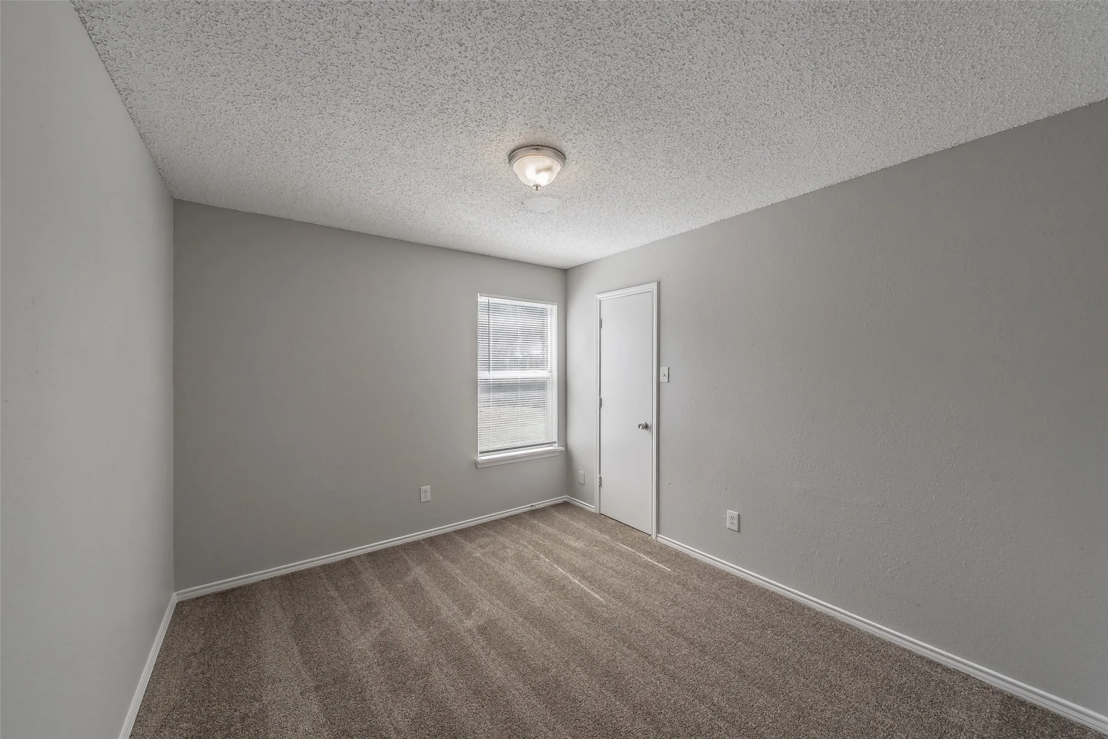 Single Family Residence For Sale in Tarrant County , 3750 Meadowbrook Drive, Fort Worth, Texas 76103, 3 Bedroom, 2 Bathroom, 1 Garage spaces, 1,379 Sqft, built in 1998, mls#21408835, Real Estate Agent in Fort Worth, Homes For Sale in Tarrant county, Homes For Sale in Fort Worth, Realtor in Fort Worth Texas, Real Estate Brokerage Independent Realty Texas, Luminita Cordes Realtor