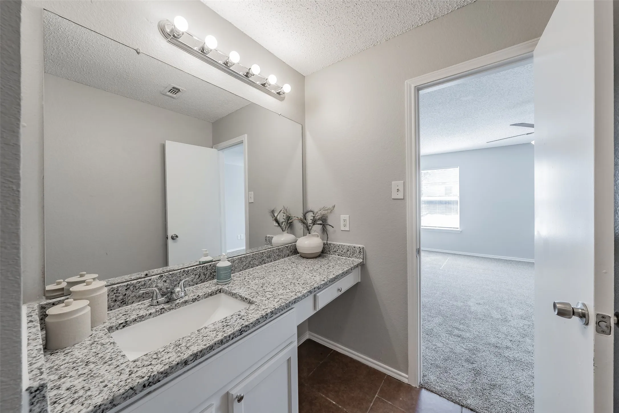 Single Family Residence For Sale in Tarrant County , 3750 Meadowbrook Drive, Fort Worth, Texas 76103, 3 Bedroom, 2 Bathroom, 1 Garage spaces, 1,379 Sqft, built in 1998, mls#21408835, Real Estate Agent in Fort Worth, Homes For Sale in Tarrant county, Homes For Sale in Fort Worth, Realtor in Fort Worth Texas, Real Estate Brokerage Independent Realty Texas, Luminita Cordes Realtor