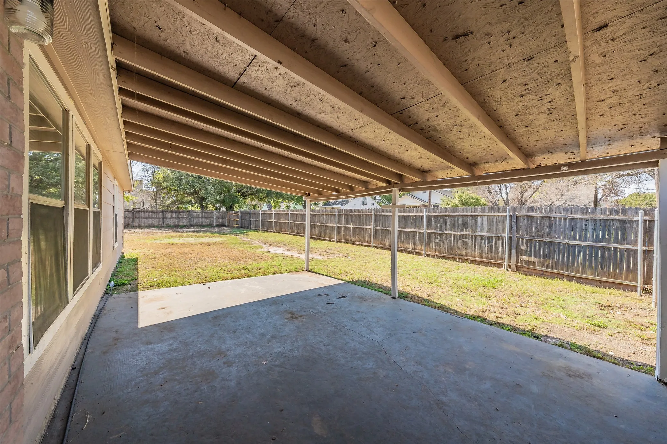 Single Family Residence For Sale in Tarrant County , 3750 Meadowbrook Drive, Fort Worth, Texas 76103, 3 Bedroom, 2 Bathroom, 1 Garage spaces, 1,379 Sqft, built in 1998, mls#21408835, Real Estate Agent in Fort Worth, Homes For Sale in Tarrant county, Homes For Sale in Fort Worth, Realtor in Fort Worth Texas, Real Estate Brokerage Independent Realty Texas, Luminita Cordes Realtor
