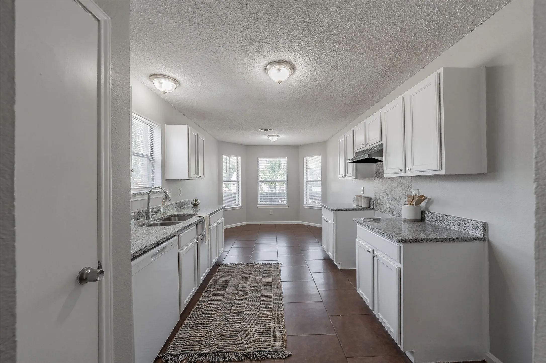 Single Family Residence For Sale in Tarrant County , 3750 Meadowbrook Drive, Fort Worth, Texas 76103, 3 Bedroom, 2 Bathroom, 1 Garage spaces, 1,379 Sqft, built in 1998, mls#21408835, Real Estate Agent in Fort Worth, Homes For Sale in Tarrant county, Homes For Sale in Fort Worth, Realtor in Fort Worth Texas, Real Estate Brokerage Independent Realty Texas, Luminita Cordes Realtor