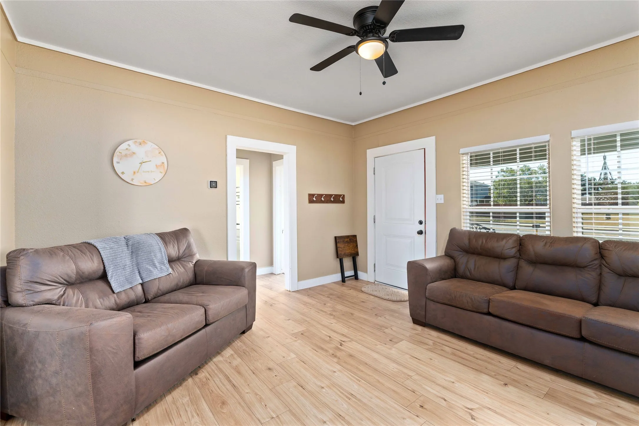Single Family Residence For Sale in Brown County , 3406 Austin Avenue, Brownwood, Texas 76801, 3 Bedroom, 2 Bathroom, Garage spaces, 1,110 Sqft, built in 1945, mls#21406590, Real Estate Agent in Brownwood, Homes For Sale in Brown county, Homes For Sale in Brownwood, Realtor in Brownwood Texas, Real Estate Brokerage Independent Realty Texas, Luminita Cordes Realtor