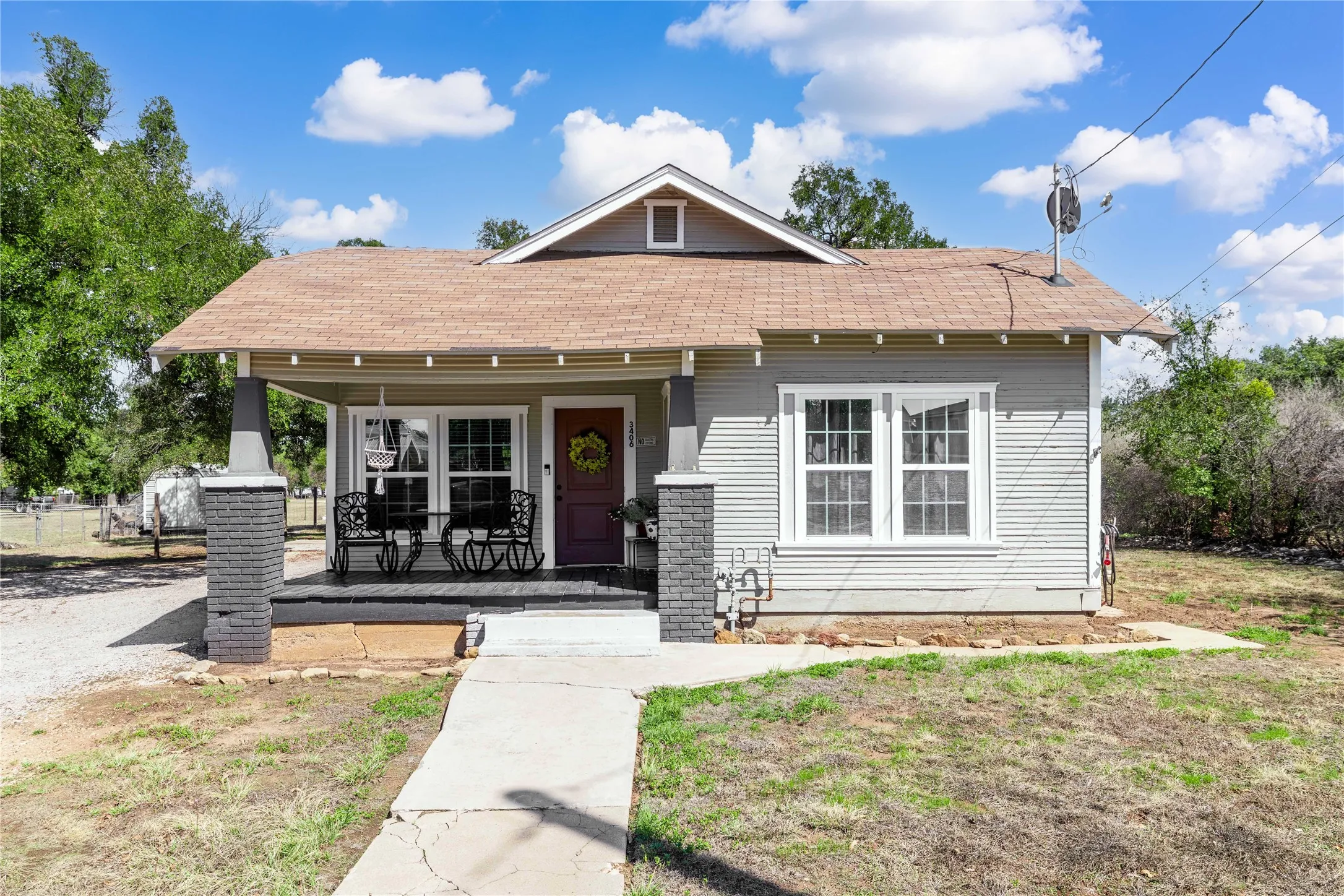 Single Family Residence For Sale in Brown County , 3406 Austin Avenue, Brownwood, Texas 76801, 3 Bedroom, 2 Bathroom, Garage spaces, 1,110 Sqft, built in 1945, mls#21406590, Real Estate Agent in Brownwood, Homes For Sale in Brown county, Homes For Sale in Brownwood, Realtor in Brownwood Texas, Real Estate Brokerage Independent Realty Texas, Luminita Cordes Realtor