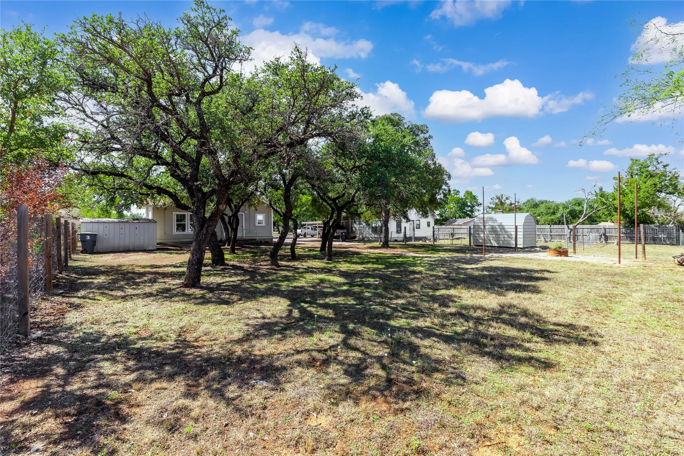 Single Family Residence For Sale in Brown County , 3406 Austin Avenue, Brownwood, Texas 76801, 3 Bedroom, 2 Bathroom, Garage spaces, 1,110 Sqft, built in 1945, mls#21406590, Real Estate Agent in Brownwood, Homes For Sale in Brown county, Homes For Sale in Brownwood, Realtor in Brownwood Texas, Real Estate Brokerage Independent Realty Texas, Luminita Cordes Realtor