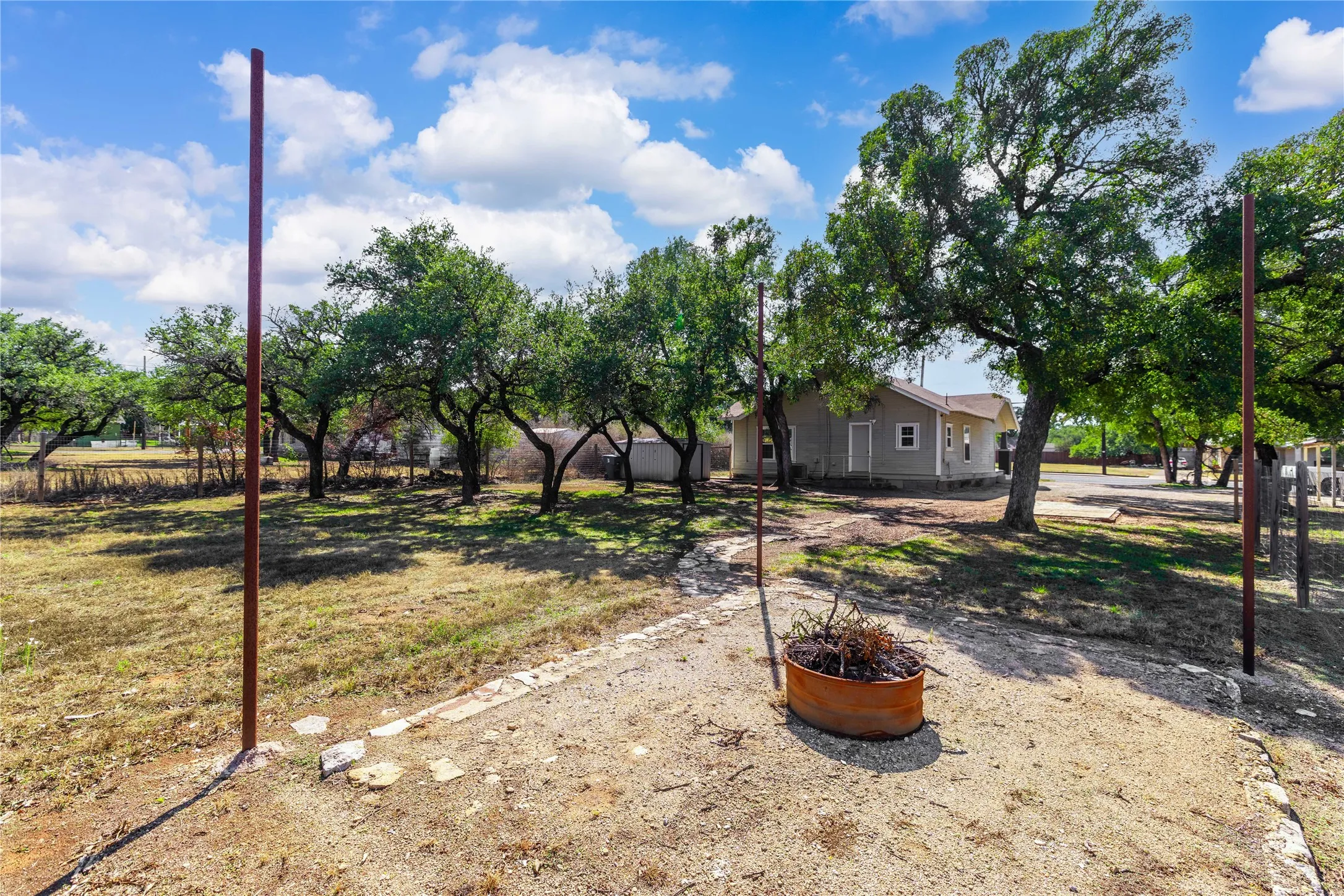 Single Family Residence For Sale in Brown County , 3406 Austin Avenue, Brownwood, Texas 76801, 3 Bedroom, 2 Bathroom, Garage spaces, 1,110 Sqft, built in 1945, mls#21406590, Real Estate Agent in Brownwood, Homes For Sale in Brown county, Homes For Sale in Brownwood, Realtor in Brownwood Texas, Real Estate Brokerage Independent Realty Texas, Luminita Cordes Realtor