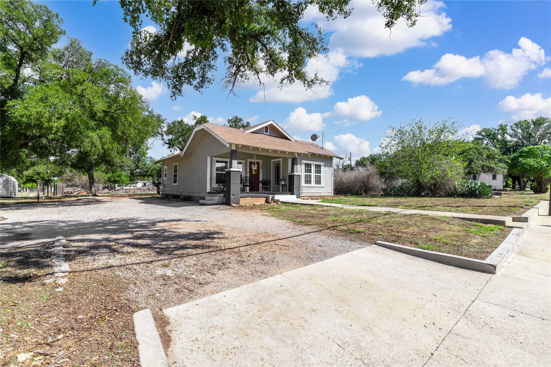 Single Family Residence For Sale in Brown County , 3406 Austin Avenue, Brownwood, Texas 76801, 3 Bedroom, 2 Bathroom, Garage spaces, 1,110 Sqft, built in 1945, mls#21406590, Real Estate Agent in Brownwood, Homes For Sale in Brown county, Homes For Sale in Brownwood, Realtor in Brownwood Texas, Real Estate Brokerage Independent Realty Texas, Luminita Cordes Realtor