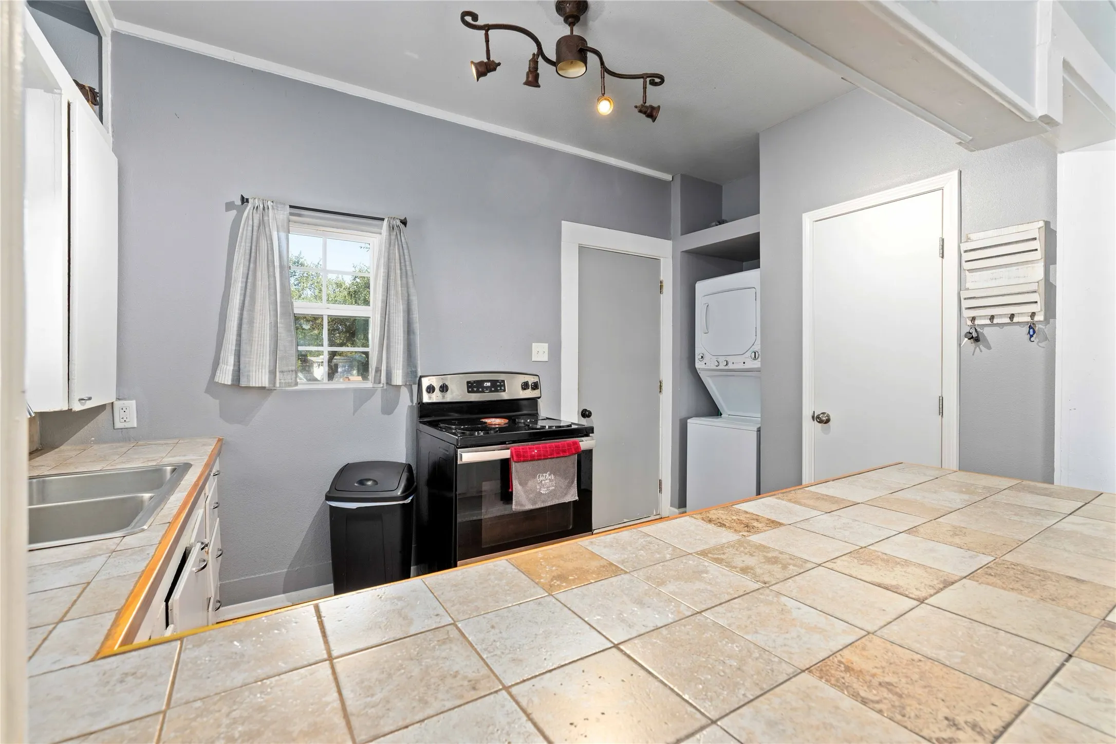 Single Family Residence For Sale in Brown County , 3406 Austin Avenue, Brownwood, Texas 76801, 3 Bedroom, 2 Bathroom, Garage spaces, 1,110 Sqft, built in 1945, mls#21406590, Real Estate Agent in Brownwood, Homes For Sale in Brown county, Homes For Sale in Brownwood, Realtor in Brownwood Texas, Real Estate Brokerage Independent Realty Texas, Luminita Cordes Realtor