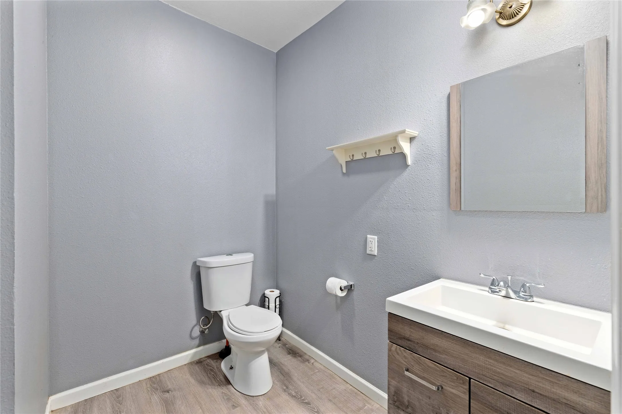 Single Family Residence For Sale in Brown County , 3406 Austin Avenue, Brownwood, Texas 76801, 3 Bedroom, 2 Bathroom, Garage spaces, 1,110 Sqft, built in 1945, mls#21406590, Real Estate Agent in Brownwood, Homes For Sale in Brown county, Homes For Sale in Brownwood, Realtor in Brownwood Texas, Real Estate Brokerage Independent Realty Texas, Luminita Cordes Realtor