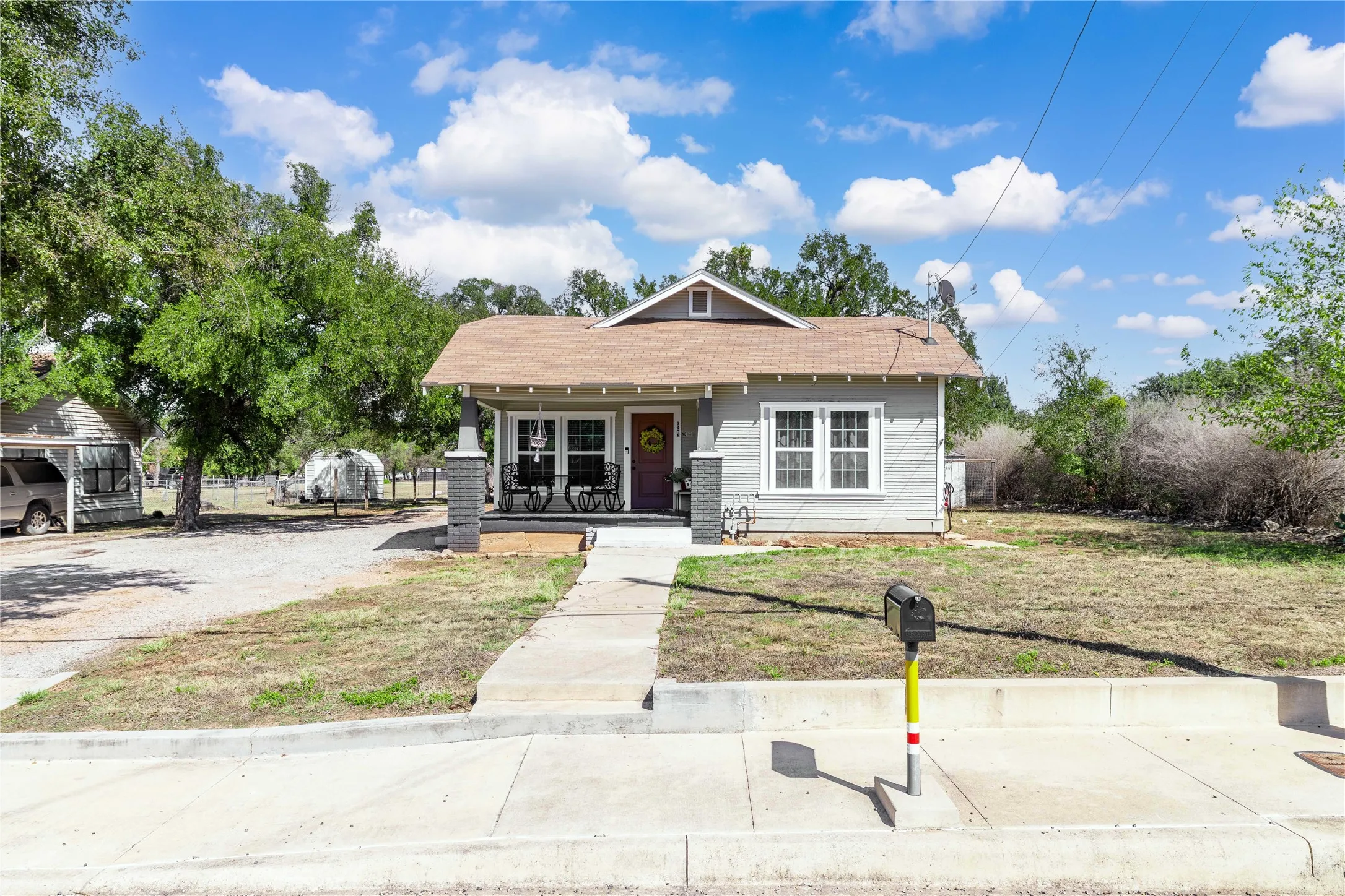 Single Family Residence For Sale in Brown County , 3406 Austin Avenue, Brownwood, Texas 76801, 3 Bedroom, 2 Bathroom, Garage spaces, 1,110 Sqft, built in 1945, mls#21406590, Real Estate Agent in Brownwood, Homes For Sale in Brown county, Homes For Sale in Brownwood, Realtor in Brownwood Texas, Real Estate Brokerage Independent Realty Texas, Luminita Cordes Realtor