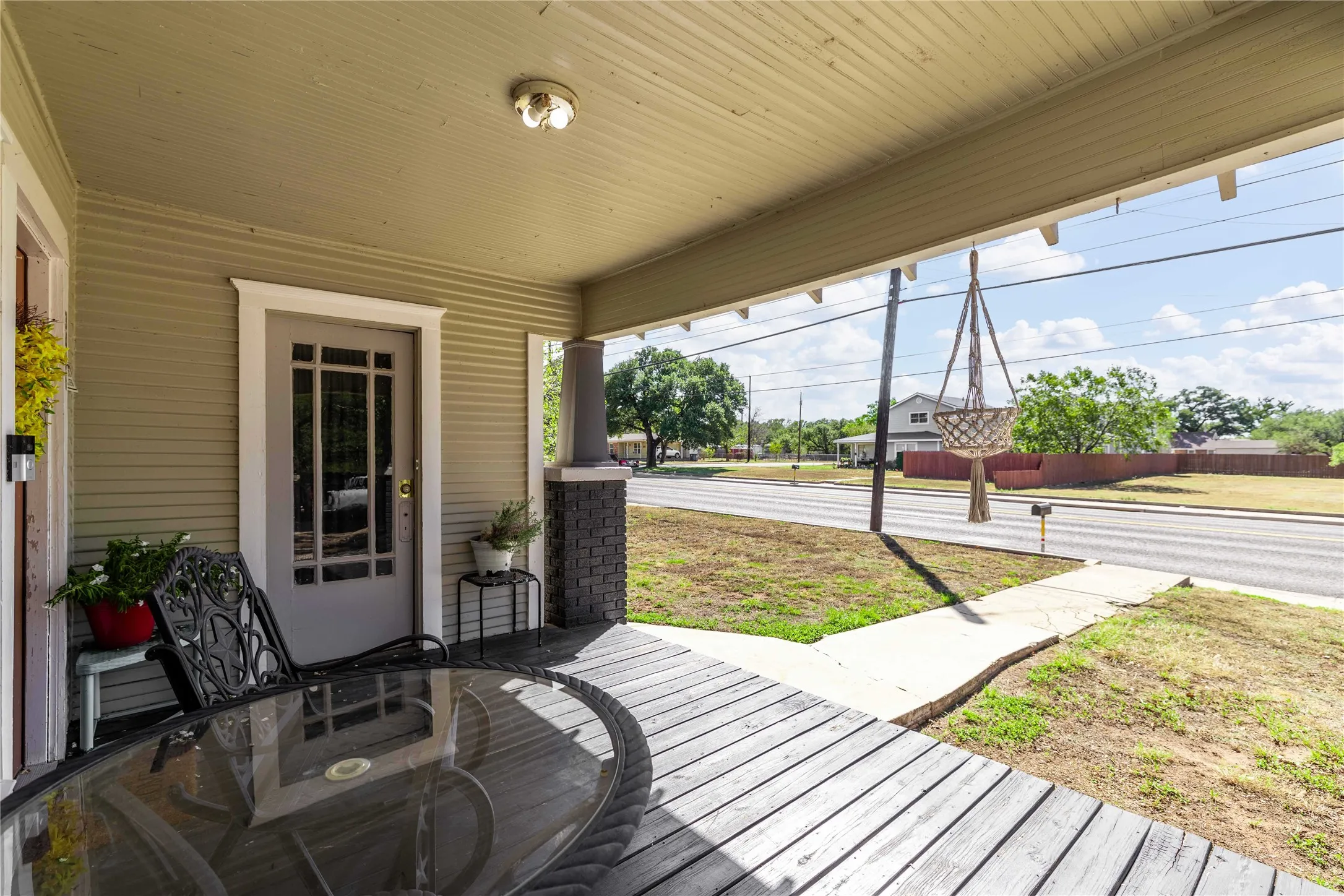 Single Family Residence For Sale in Brown County , 3406 Austin Avenue, Brownwood, Texas 76801, 3 Bedroom, 2 Bathroom, Garage spaces, 1,110 Sqft, built in 1945, mls#21406590, Real Estate Agent in Brownwood, Homes For Sale in Brown county, Homes For Sale in Brownwood, Realtor in Brownwood Texas, Real Estate Brokerage Independent Realty Texas, Luminita Cordes Realtor