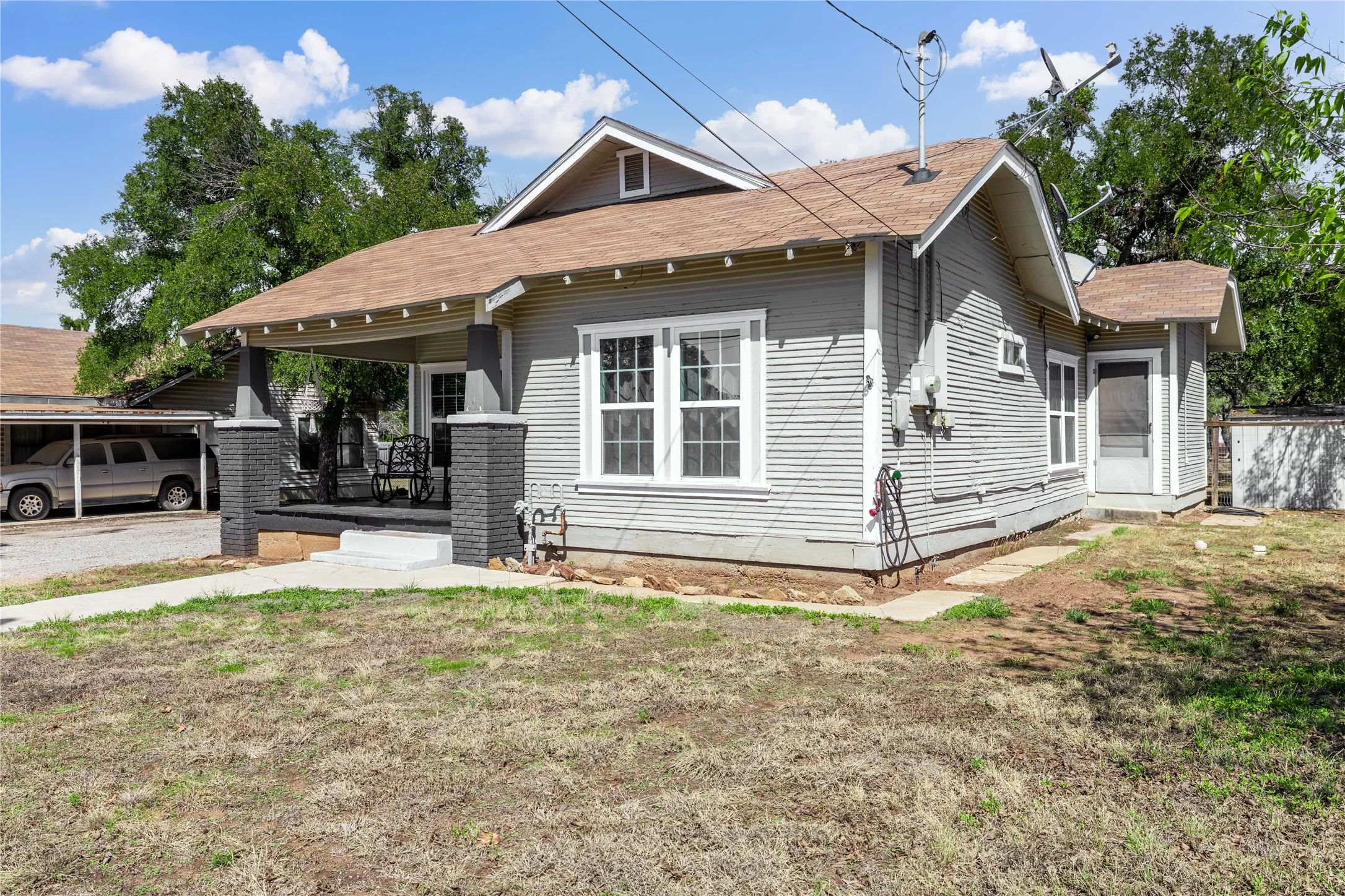 Single Family Residence For Sale in Brown County , 3406 Austin Avenue, Brownwood, Texas 76801, 3 Bedroom, 2 Bathroom, Garage spaces, 1,110 Sqft, built in 1945, mls#21406590, Real Estate Agent in Brownwood, Homes For Sale in Brown county, Homes For Sale in Brownwood, Realtor in Brownwood Texas, Real Estate Brokerage Independent Realty Texas, Luminita Cordes Realtor