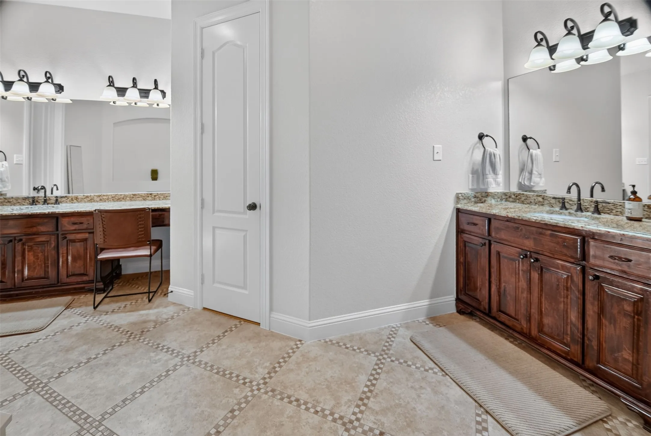 Single Family Residence For Sale in Tarrant County , 2915 Sutton Place, Southlake, Texas 76092, 3 Bedroom, 3 Bathroom, 3 Garage spaces, 2,901 Sqft, built in 2010, mls#21408370, Real Estate Agent in Southlake, Homes For Sale in Tarrant county, Homes For Sale in Southlake, Realtor in Southlake Texas, Real Estate Brokerage Independent Realty Texas, Luminita Cordes Realtor