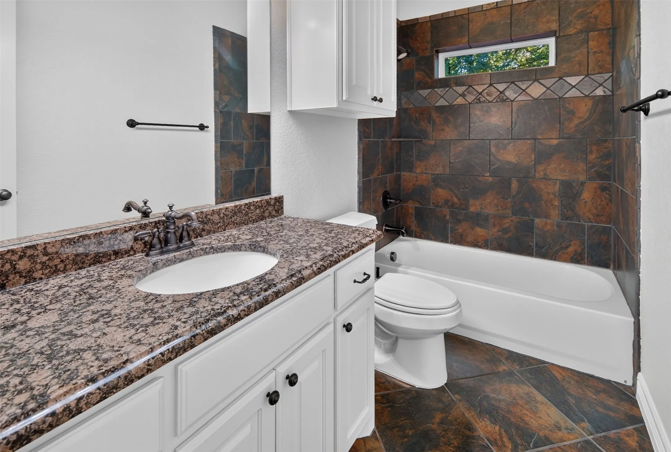 Single Family Residence For Sale in Tarrant County , 2915 Sutton Place, Southlake, Texas 76092, 3 Bedroom, 3 Bathroom, 3 Garage spaces, 2,901 Sqft, built in 2010, mls#21408370, Real Estate Agent in Southlake, Homes For Sale in Tarrant county, Homes For Sale in Southlake, Realtor in Southlake Texas, Real Estate Brokerage Independent Realty Texas, Luminita Cordes Realtor