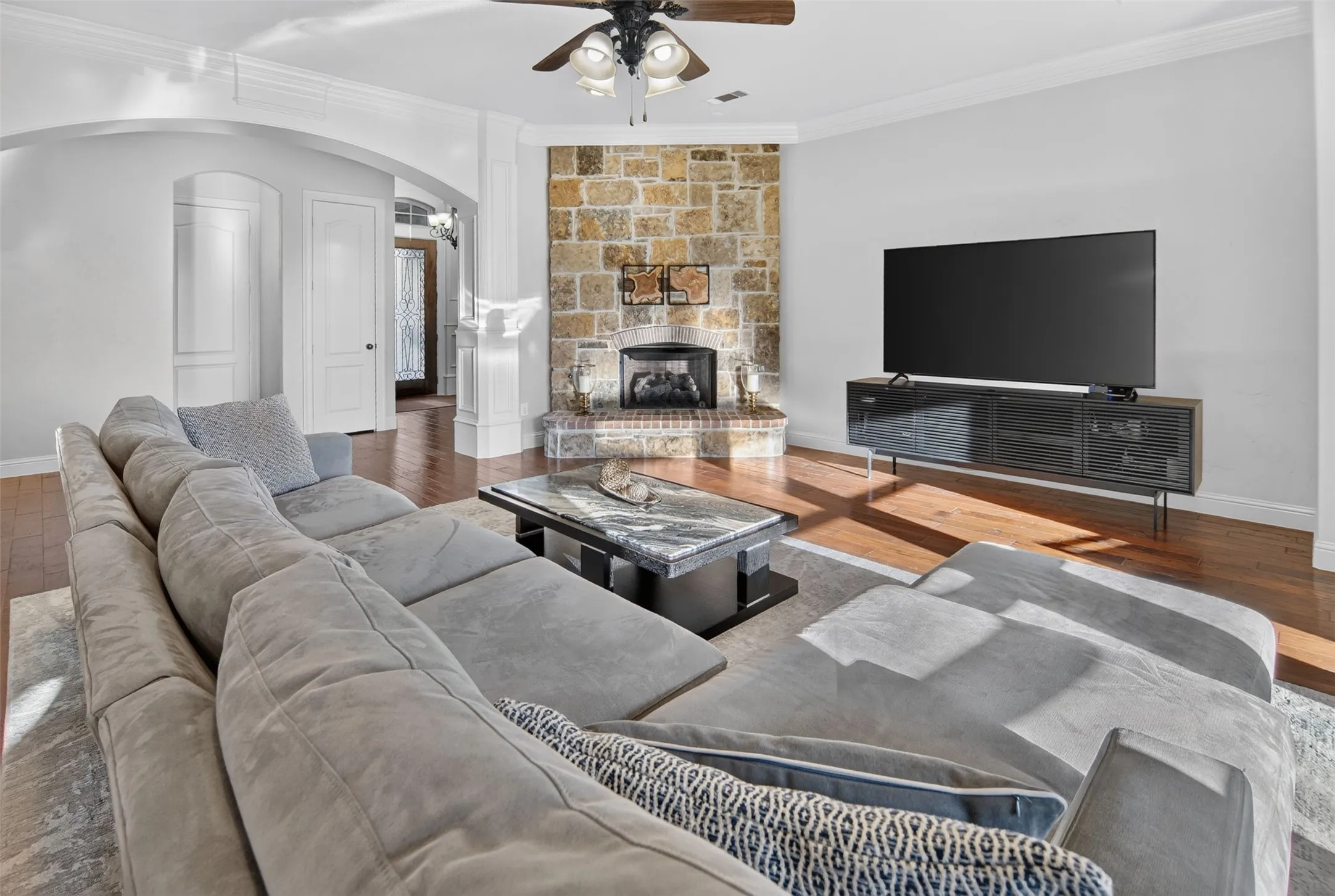 Single Family Residence For Sale in Tarrant County , 2915 Sutton Place, Southlake, Texas 76092, 3 Bedroom, 3 Bathroom, 3 Garage spaces, 2,901 Sqft, built in 2010, mls#21408370, Real Estate Agent in Southlake, Homes For Sale in Tarrant county, Homes For Sale in Southlake, Realtor in Southlake Texas, Real Estate Brokerage Independent Realty Texas, Luminita Cordes Realtor