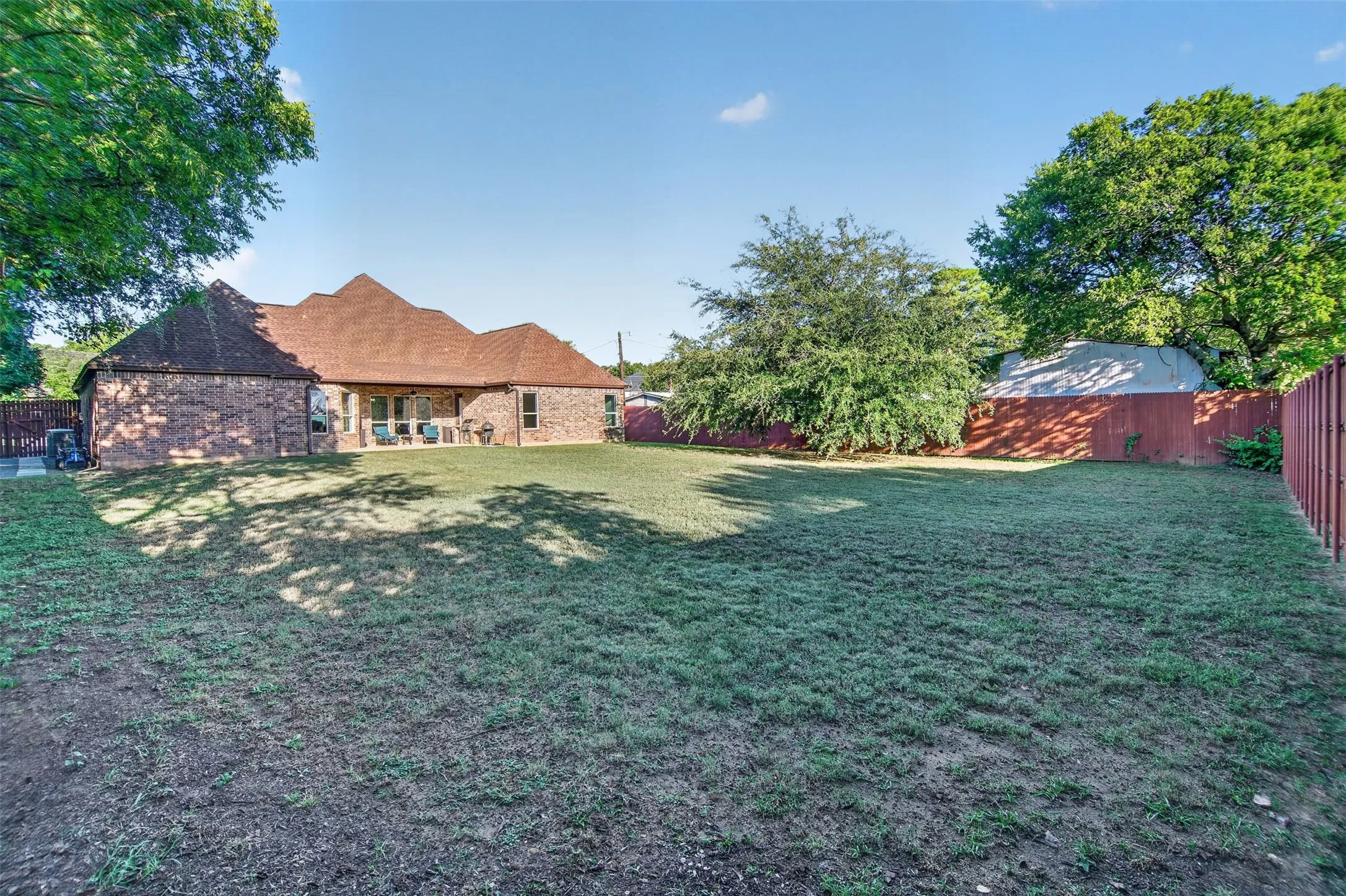 Single Family Residence For Sale in Tarrant County , 2915 Sutton Place, Southlake, Texas 76092, 3 Bedroom, 3 Bathroom, 3 Garage spaces, 2,901 Sqft, built in 2010, mls#21408370, Real Estate Agent in Southlake, Homes For Sale in Tarrant county, Homes For Sale in Southlake, Realtor in Southlake Texas, Real Estate Brokerage Independent Realty Texas, Luminita Cordes Realtor