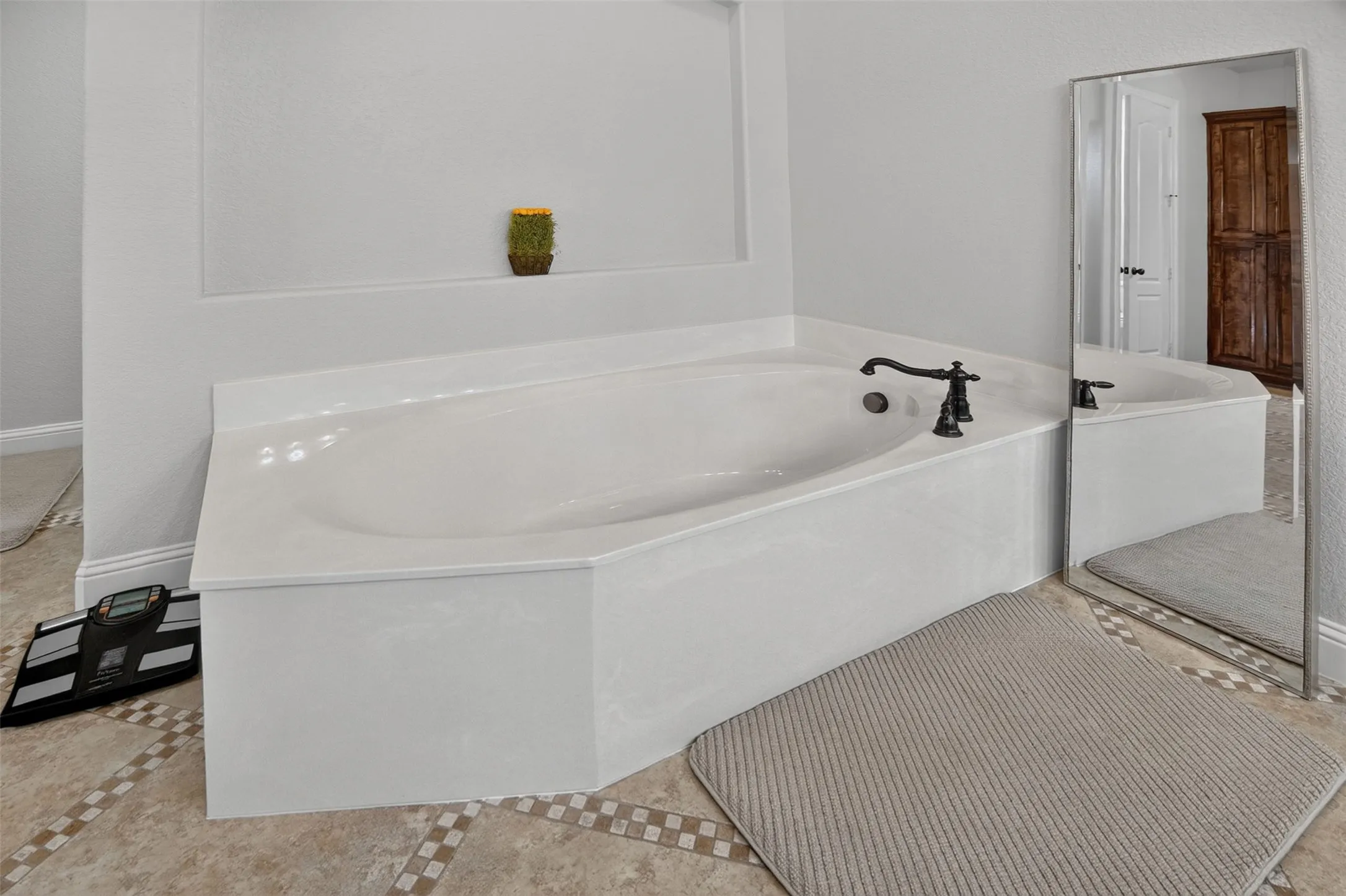 Single Family Residence For Sale in Tarrant County , 2915 Sutton Place, Southlake, Texas 76092, 3 Bedroom, 3 Bathroom, 3 Garage spaces, 2,901 Sqft, built in 2010, mls#21408370, Real Estate Agent in Southlake, Homes For Sale in Tarrant county, Homes For Sale in Southlake, Realtor in Southlake Texas, Real Estate Brokerage Independent Realty Texas, Luminita Cordes Realtor
