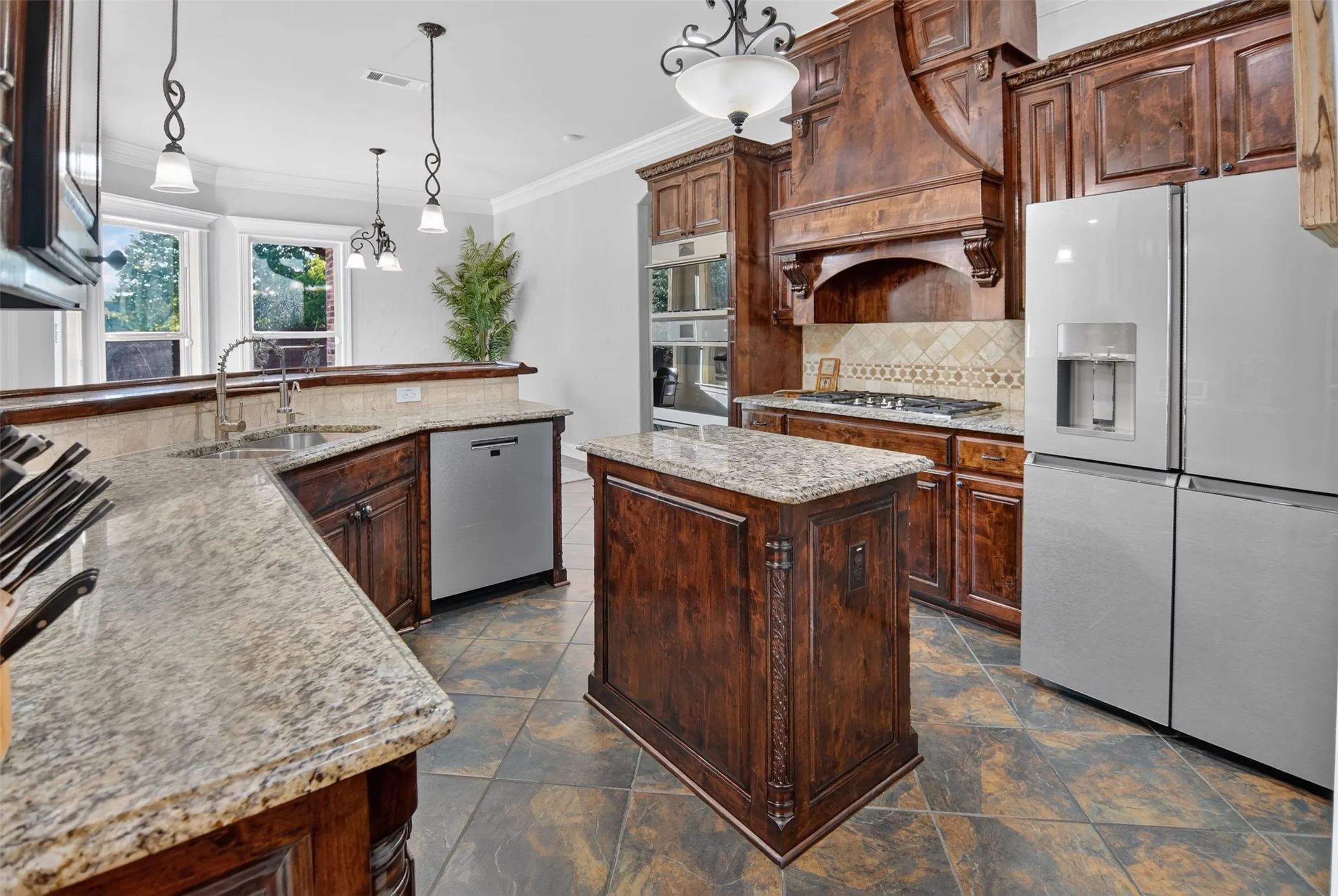 Single Family Residence For Sale in Tarrant County , 2915 Sutton Place, Southlake, Texas 76092, 3 Bedroom, 3 Bathroom, 3 Garage spaces, 2,901 Sqft, built in 2010, mls#21408370, Real Estate Agent in Southlake, Homes For Sale in Tarrant county, Homes For Sale in Southlake, Realtor in Southlake Texas, Real Estate Brokerage Independent Realty Texas, Luminita Cordes Realtor
