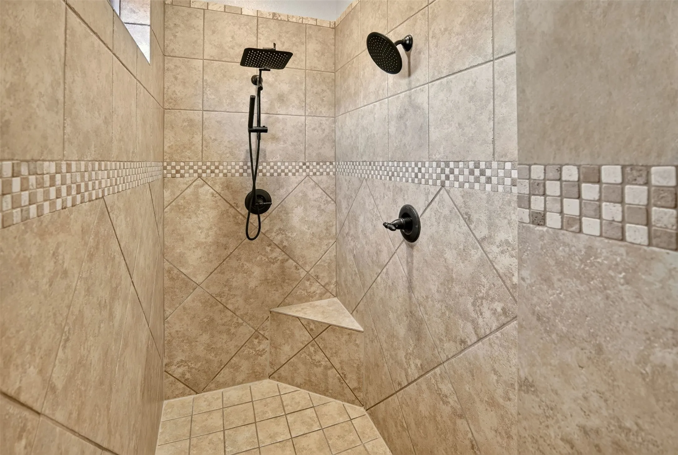 Single Family Residence For Sale in Tarrant County , 2915 Sutton Place, Southlake, Texas 76092, 3 Bedroom, 3 Bathroom, 3 Garage spaces, 2,901 Sqft, built in 2010, mls#21408370, Real Estate Agent in Southlake, Homes For Sale in Tarrant county, Homes For Sale in Southlake, Realtor in Southlake Texas, Real Estate Brokerage Independent Realty Texas, Luminita Cordes Realtor