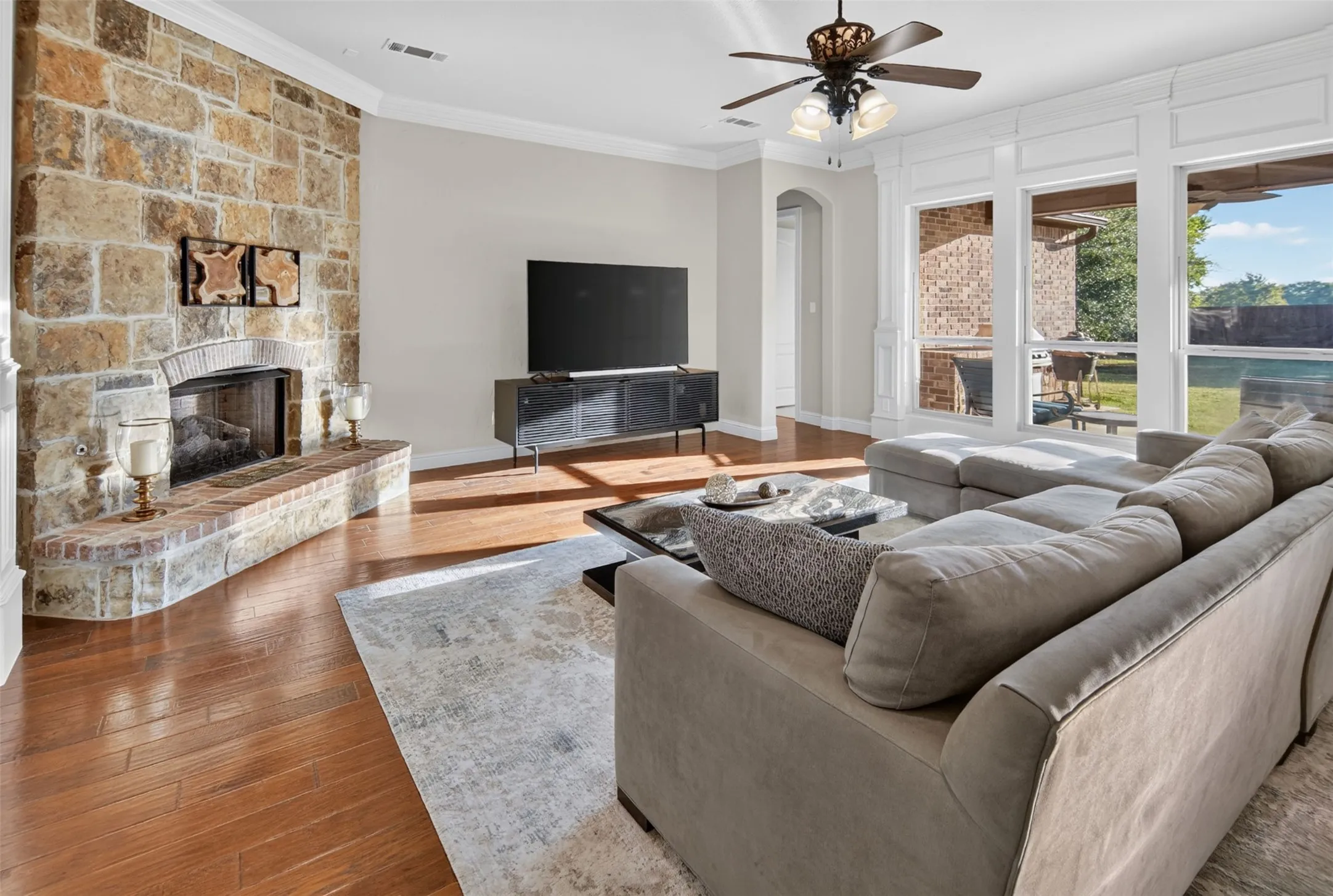 Single Family Residence For Sale in Tarrant County , 2915 Sutton Place, Southlake, Texas 76092, 3 Bedroom, 3 Bathroom, 3 Garage spaces, 2,901 Sqft, built in 2010, mls#21408370, Real Estate Agent in Southlake, Homes For Sale in Tarrant county, Homes For Sale in Southlake, Realtor in Southlake Texas, Real Estate Brokerage Independent Realty Texas, Luminita Cordes Realtor