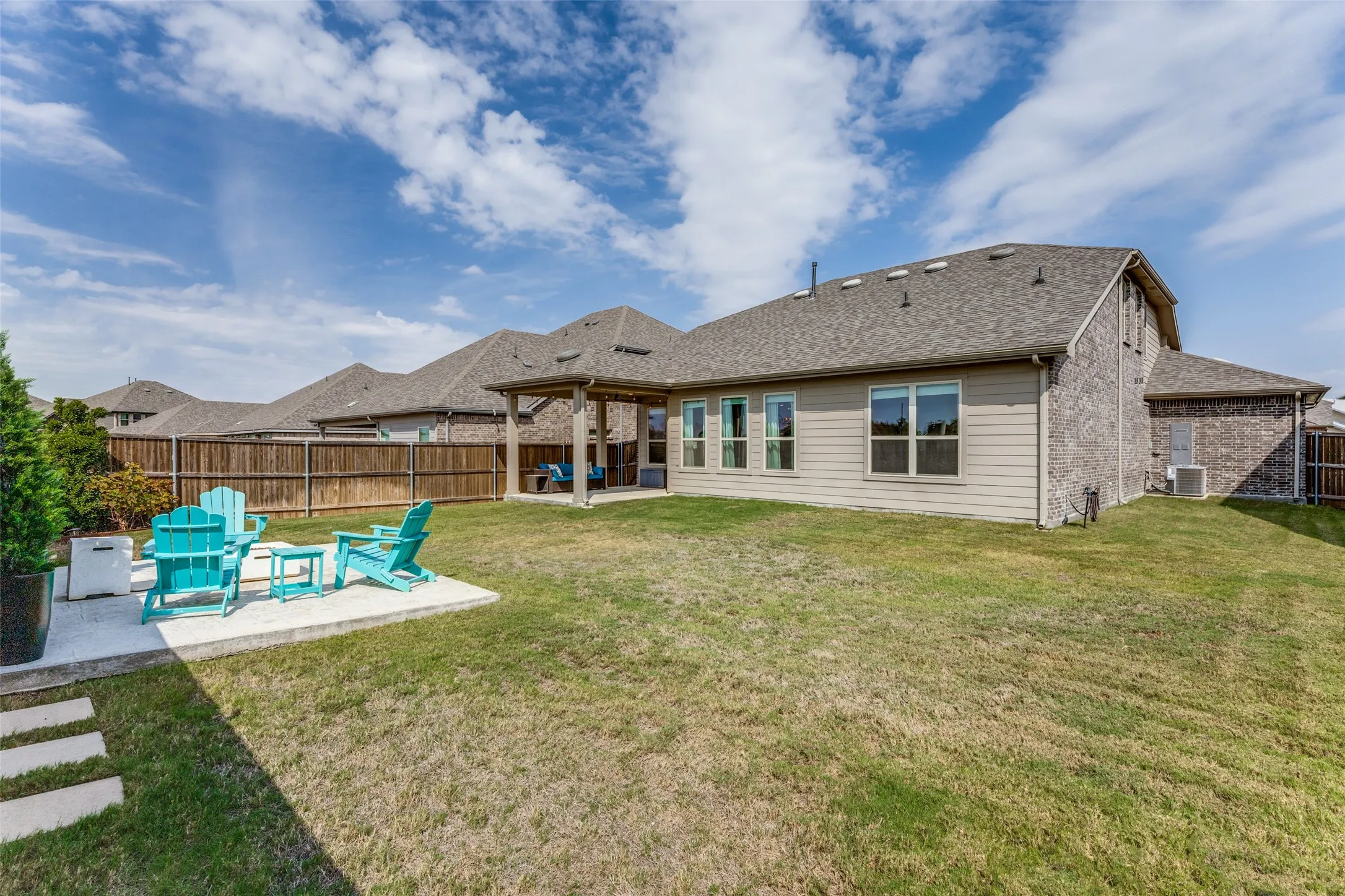 Single Family Residence For Sale in Tarrant County , 2213 Lacerta Drive, Haslet, Texas 76052, 4 Bedroom, 3 Bathroom, 3 Garage spaces, 2,766 Sqft, built in 2022, mls#21407944, Real Estate Agent in Haslet, Homes For Sale in Tarrant county, Homes For Sale in Haslet, Realtor in Haslet Texas, Real Estate Brokerage Independent Realty Texas, Luminita Cordes Realtor