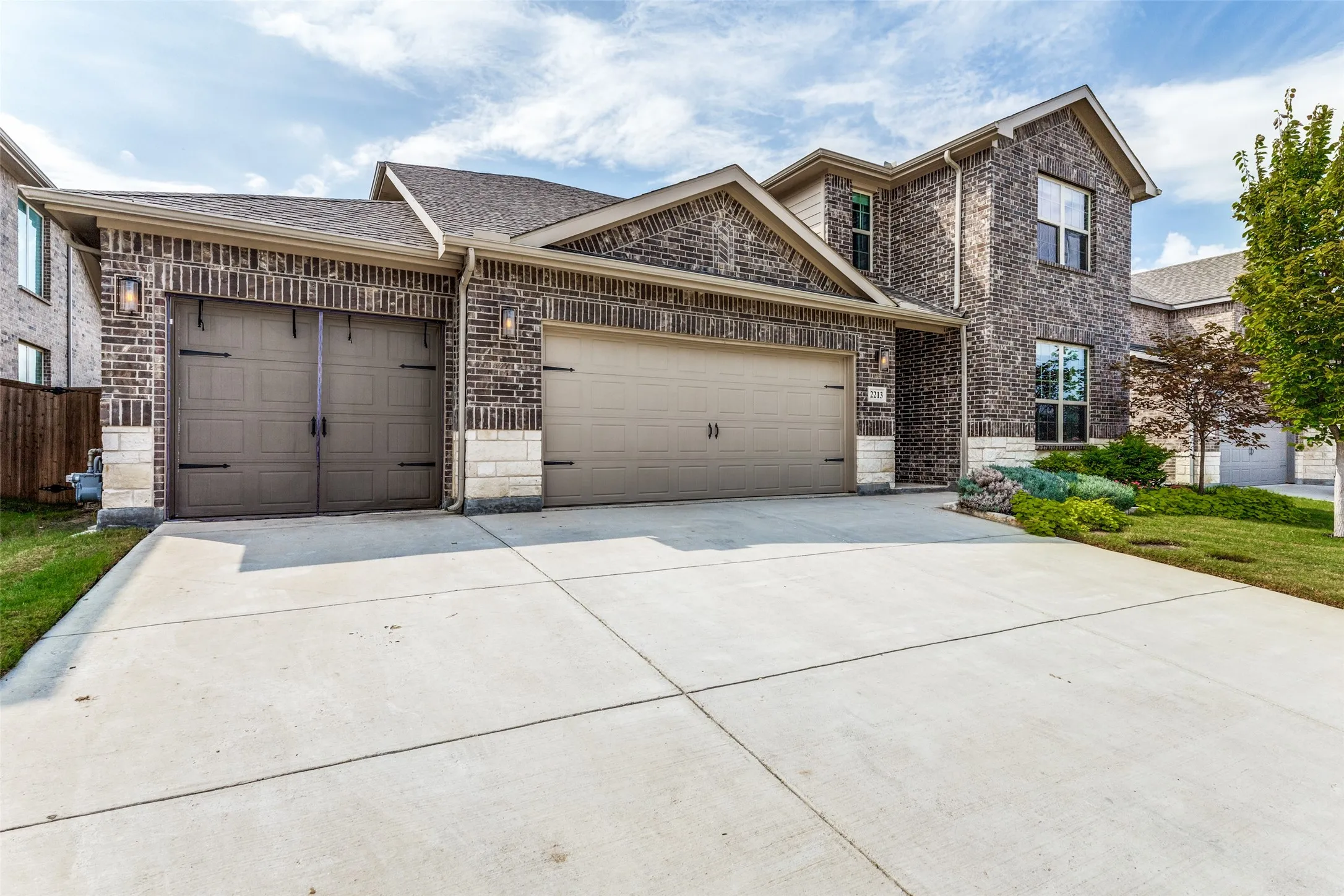 Single Family Residence For Sale in Tarrant County , 2213 Lacerta Drive, Haslet, Texas 76052, 4 Bedroom, 3 Bathroom, 3 Garage spaces, 2,766 Sqft, built in 2022, mls#21407944, Real Estate Agent in Haslet, Homes For Sale in Tarrant county, Homes For Sale in Haslet, Realtor in Haslet Texas, Real Estate Brokerage Independent Realty Texas, Luminita Cordes Realtor