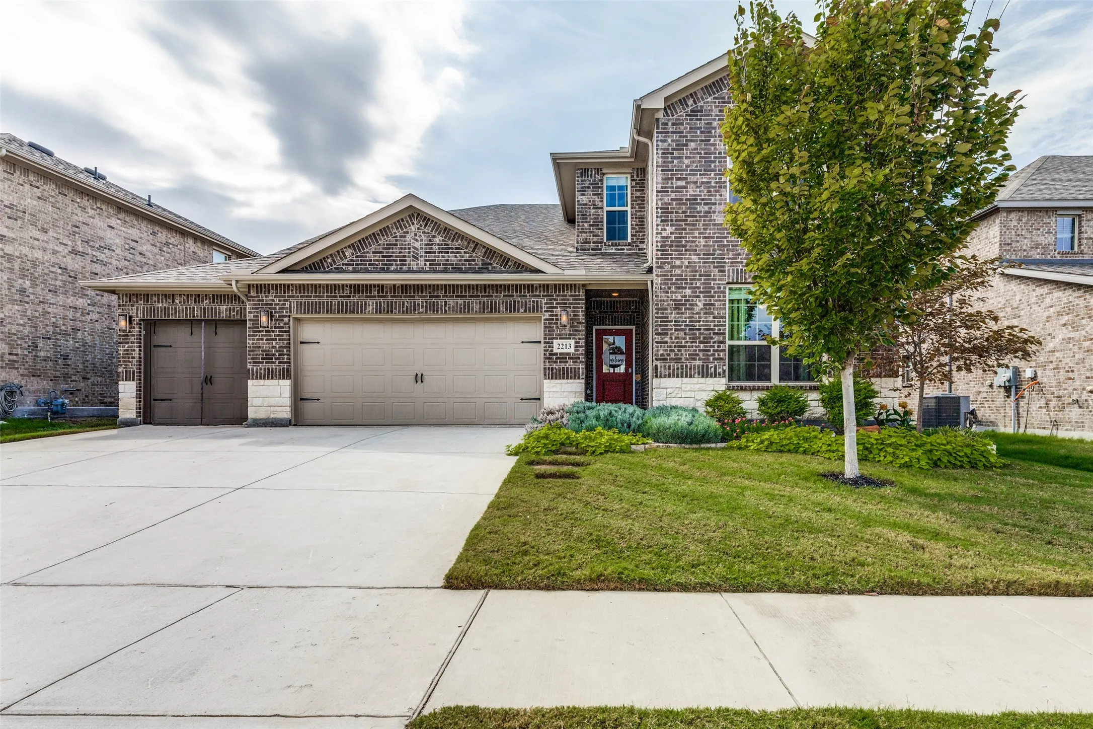 Single Family Residence For Sale in Tarrant County , 2213 Lacerta Drive, Haslet, Texas 76052, 4 Bedroom, 3 Bathroom, 3 Garage spaces, 2,766 Sqft, built in 2022, mls#21407944, Real Estate Agent in Haslet, Homes For Sale in Tarrant county, Homes For Sale in Haslet, Realtor in Haslet Texas, Real Estate Brokerage Independent Realty Texas, Luminita Cordes Realtor