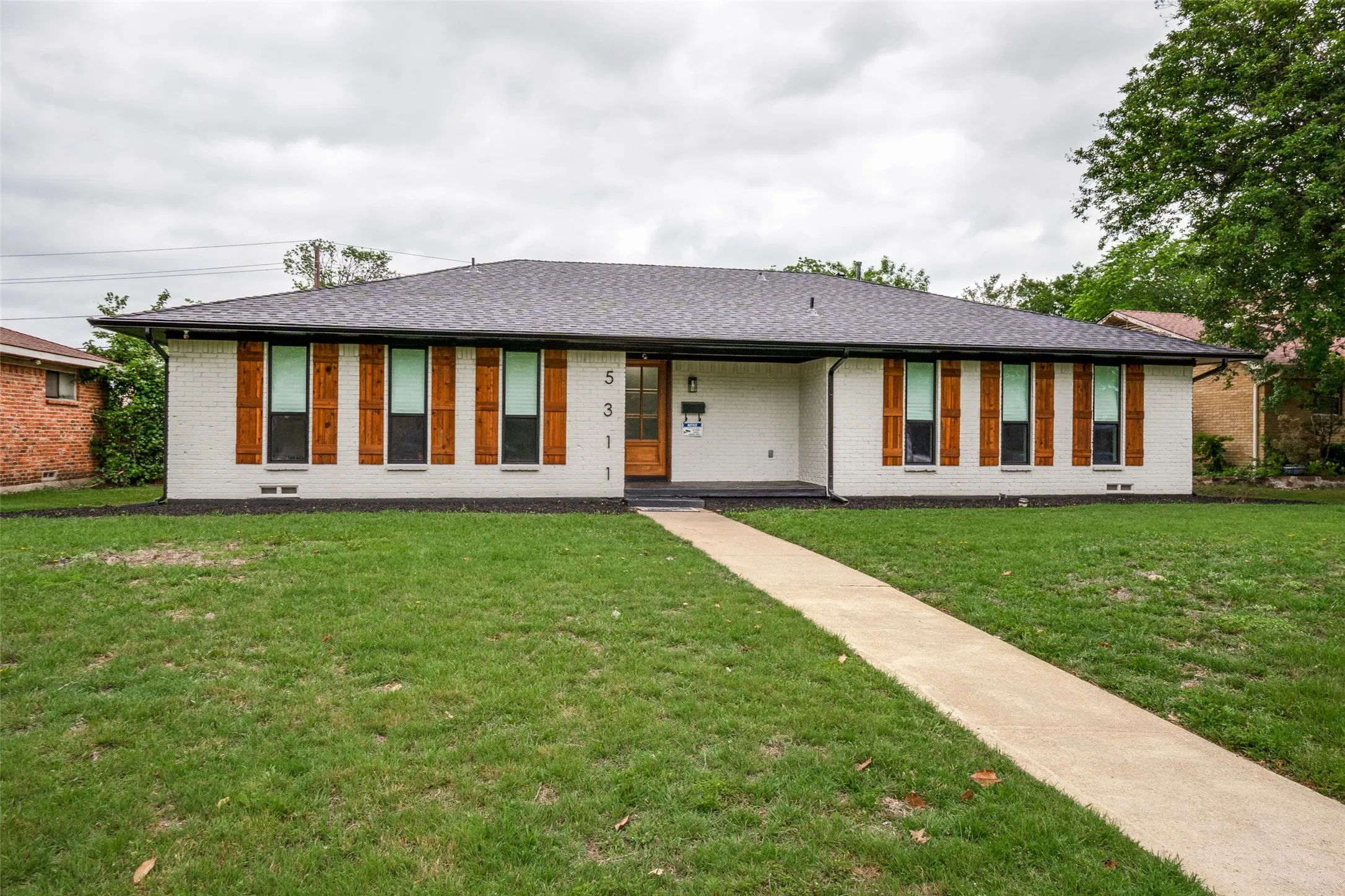 Single Family Residence For Sale in Dallas County , 5311 Banting Way, Dallas, Texas 75227, 4 Bedroom, 3 Bathroom, 2 Garage spaces, 2,092 Sqft, built in 1968, mls#21406483, Real Estate Agent in Dallas, Homes For Sale in Dallas county, Homes For Sale in Dallas, Realtor in Dallas Texas, Real Estate Brokerage Independent Realty Texas, Luminita Cordes Realtor