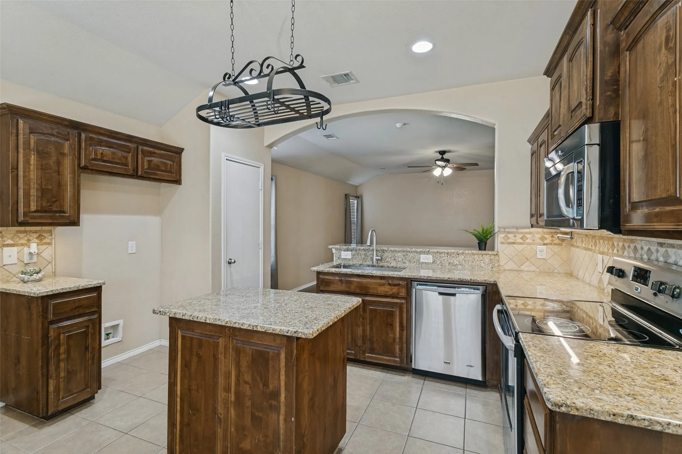 Single Family Residence For Sale in Tarrant County , 11204 Beechgrove Court, Fort Worth, Texas 76140, 4 Bedroom, 2 Bathroom, 2 Garage spaces, 1,756 Sqft, built in 2014, mls#21403926, Real Estate Agent in Fort Worth, Homes For Sale in Tarrant county, Homes For Sale in Fort Worth, Realtor in Fort Worth Texas, Real Estate Brokerage Independent Realty Texas, Luminita Cordes Realtor