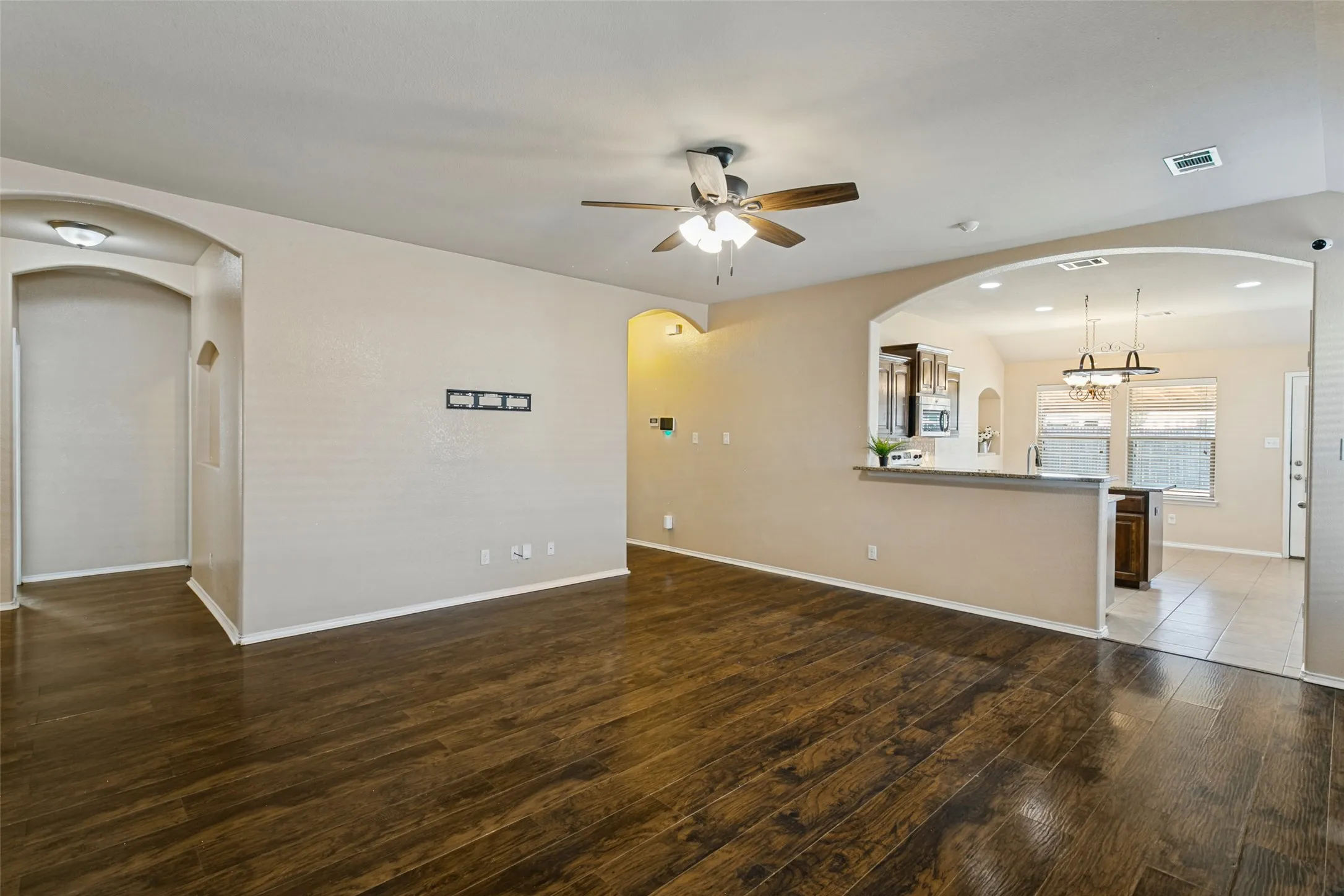 Single Family Residence For Sale in Tarrant County , 11204 Beechgrove Court, Fort Worth, Texas 76140, 4 Bedroom, 2 Bathroom, 2 Garage spaces, 1,756 Sqft, built in 2014, mls#21403926, Real Estate Agent in Fort Worth, Homes For Sale in Tarrant county, Homes For Sale in Fort Worth, Realtor in Fort Worth Texas, Real Estate Brokerage Independent Realty Texas, Luminita Cordes Realtor