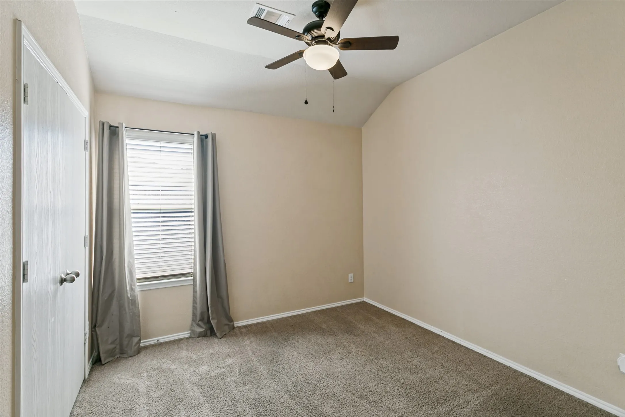 Single Family Residence For Sale in Tarrant County , 11204 Beechgrove Court, Fort Worth, Texas 76140, 4 Bedroom, 2 Bathroom, 2 Garage spaces, 1,756 Sqft, built in 2014, mls#21403926, Real Estate Agent in Fort Worth, Homes For Sale in Tarrant county, Homes For Sale in Fort Worth, Realtor in Fort Worth Texas, Real Estate Brokerage Independent Realty Texas, Luminita Cordes Realtor