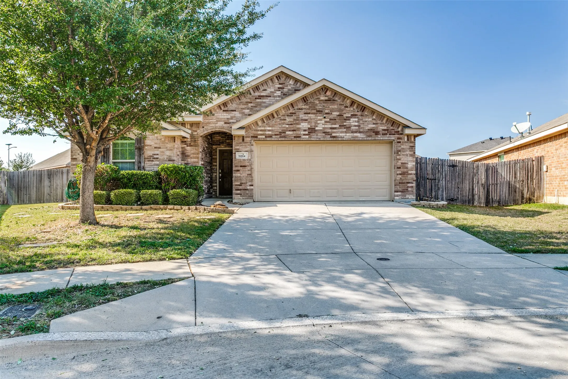 Single Family Residence For Sale in Tarrant County , 11204 Beechgrove Court, Fort Worth, Texas 76140, 4 Bedroom, 2 Bathroom, 2 Garage spaces, 1,756 Sqft, built in 2014, mls#21403926, Real Estate Agent in Fort Worth, Homes For Sale in Tarrant county, Homes For Sale in Fort Worth, Realtor in Fort Worth Texas, Real Estate Brokerage Independent Realty Texas, Luminita Cordes Realtor