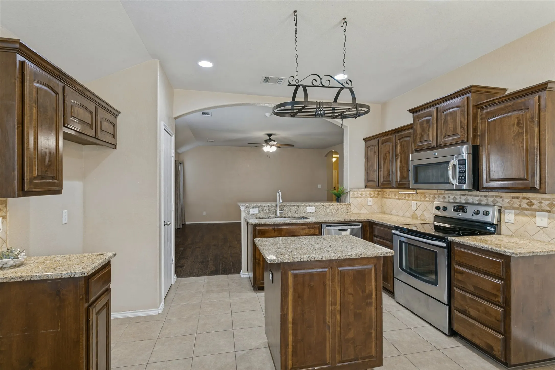 Single Family Residence For Sale in Tarrant County , 11204 Beechgrove Court, Fort Worth, Texas 76140, 4 Bedroom, 2 Bathroom, 2 Garage spaces, 1,756 Sqft, built in 2014, mls#21403926, Real Estate Agent in Fort Worth, Homes For Sale in Tarrant county, Homes For Sale in Fort Worth, Realtor in Fort Worth Texas, Real Estate Brokerage Independent Realty Texas, Luminita Cordes Realtor