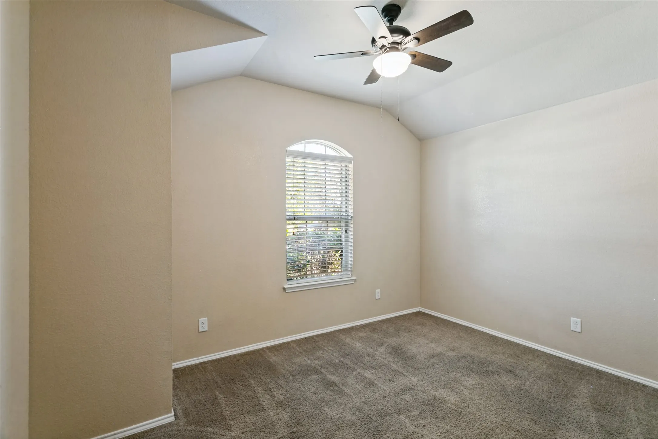 Single Family Residence For Sale in Tarrant County , 11204 Beechgrove Court, Fort Worth, Texas 76140, 4 Bedroom, 2 Bathroom, 2 Garage spaces, 1,756 Sqft, built in 2014, mls#21403926, Real Estate Agent in Fort Worth, Homes For Sale in Tarrant county, Homes For Sale in Fort Worth, Realtor in Fort Worth Texas, Real Estate Brokerage Independent Realty Texas, Luminita Cordes Realtor