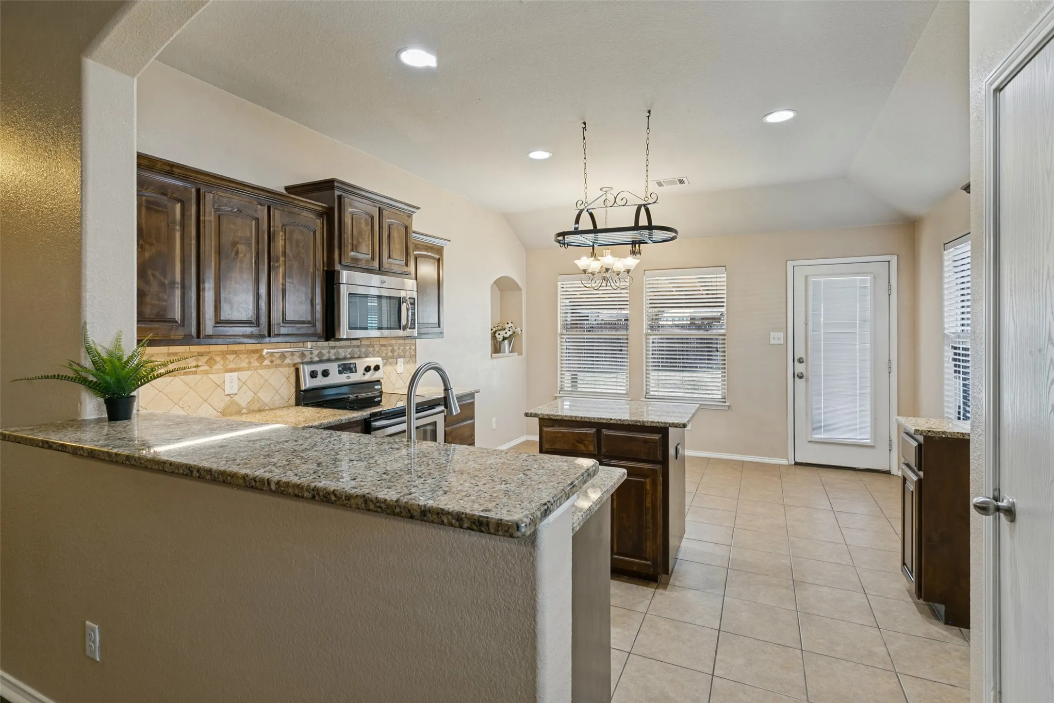 Single Family Residence For Sale in Tarrant County , 11204 Beechgrove Court, Fort Worth, Texas 76140, 4 Bedroom, 2 Bathroom, 2 Garage spaces, 1,756 Sqft, built in 2014, mls#21403926, Real Estate Agent in Fort Worth, Homes For Sale in Tarrant county, Homes For Sale in Fort Worth, Realtor in Fort Worth Texas, Real Estate Brokerage Independent Realty Texas, Luminita Cordes Realtor