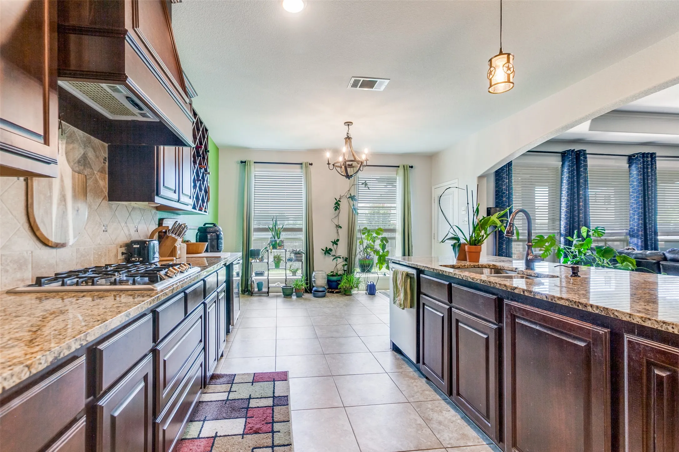 Single Family Residence For Sale in Kaufman County , 3003 Lily Lane, Heath, Texas 75126, 5 Bedroom, 3 Bathroom, 3 Garage spaces, 2,912 Sqft, built in 2016, mls#21408421, Real Estate Agent in Heath, Homes For Sale in Kaufman county, Homes For Sale in Heath, Realtor in Heath Texas, Real Estate Brokerage Independent Realty Texas, Luminita Cordes Realtor