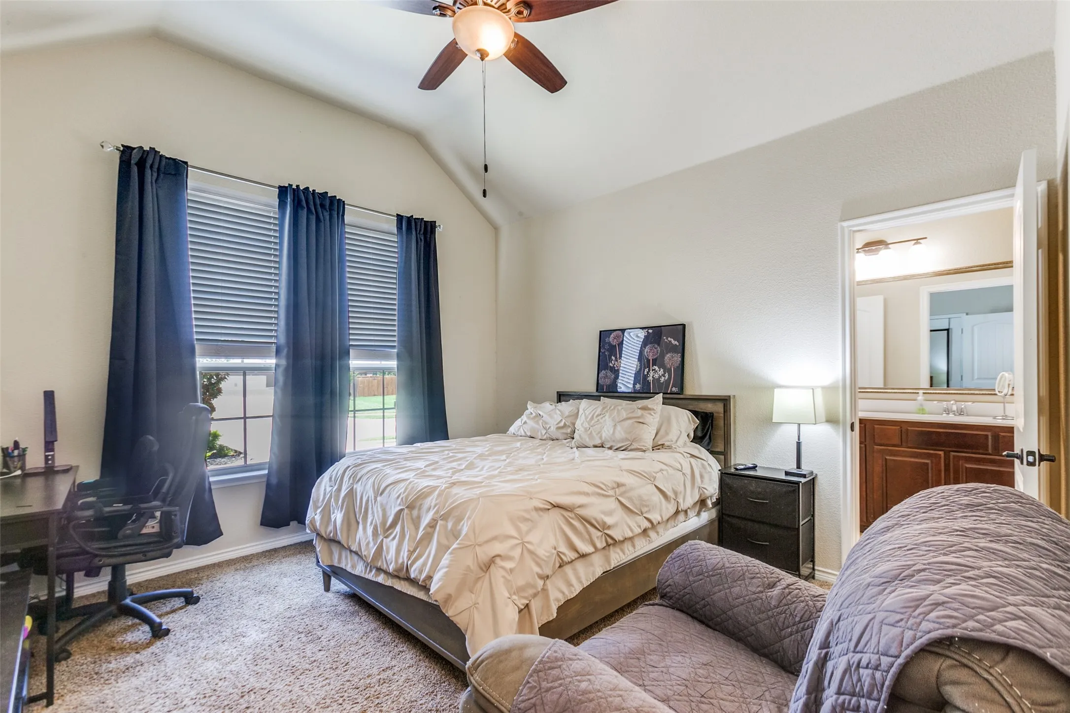 Single Family Residence For Sale in Kaufman County , 3003 Lily Lane, Heath, Texas 75126, 5 Bedroom, 3 Bathroom, 3 Garage spaces, 2,912 Sqft, built in 2016, mls#21408421, Real Estate Agent in Heath, Homes For Sale in Kaufman county, Homes For Sale in Heath, Realtor in Heath Texas, Real Estate Brokerage Independent Realty Texas, Luminita Cordes Realtor