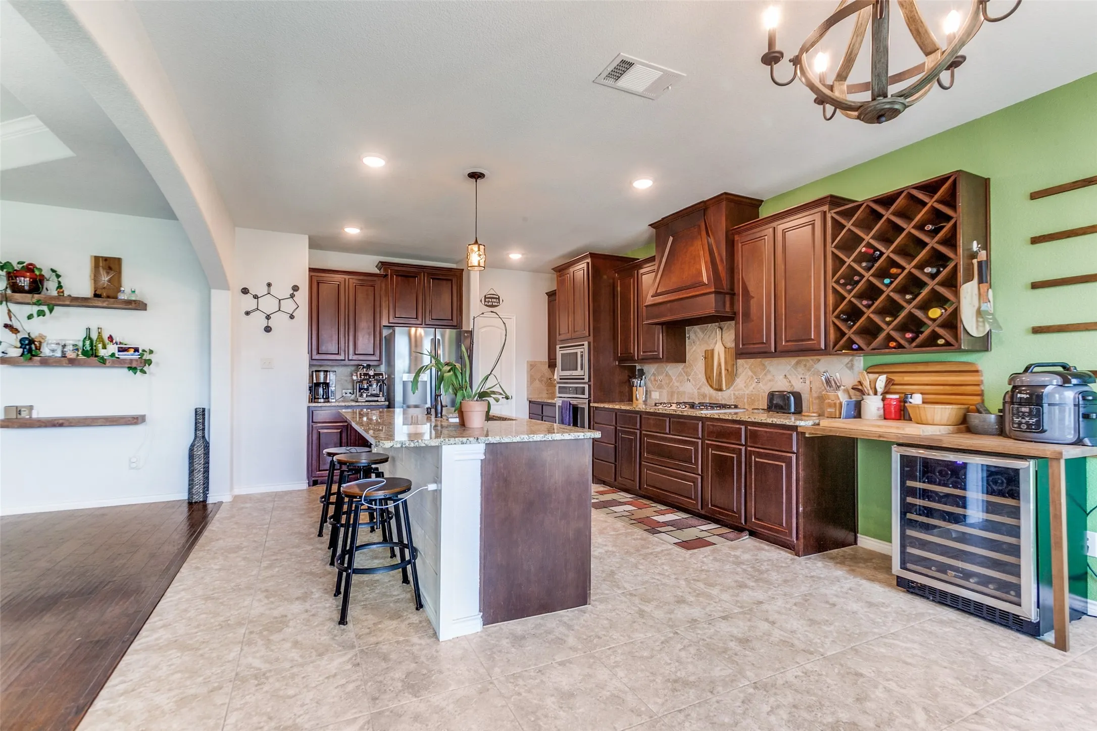 Single Family Residence For Sale in Kaufman County , 3003 Lily Lane, Heath, Texas 75126, 5 Bedroom, 3 Bathroom, 3 Garage spaces, 2,912 Sqft, built in 2016, mls#21408421, Real Estate Agent in Heath, Homes For Sale in Kaufman county, Homes For Sale in Heath, Realtor in Heath Texas, Real Estate Brokerage Independent Realty Texas, Luminita Cordes Realtor