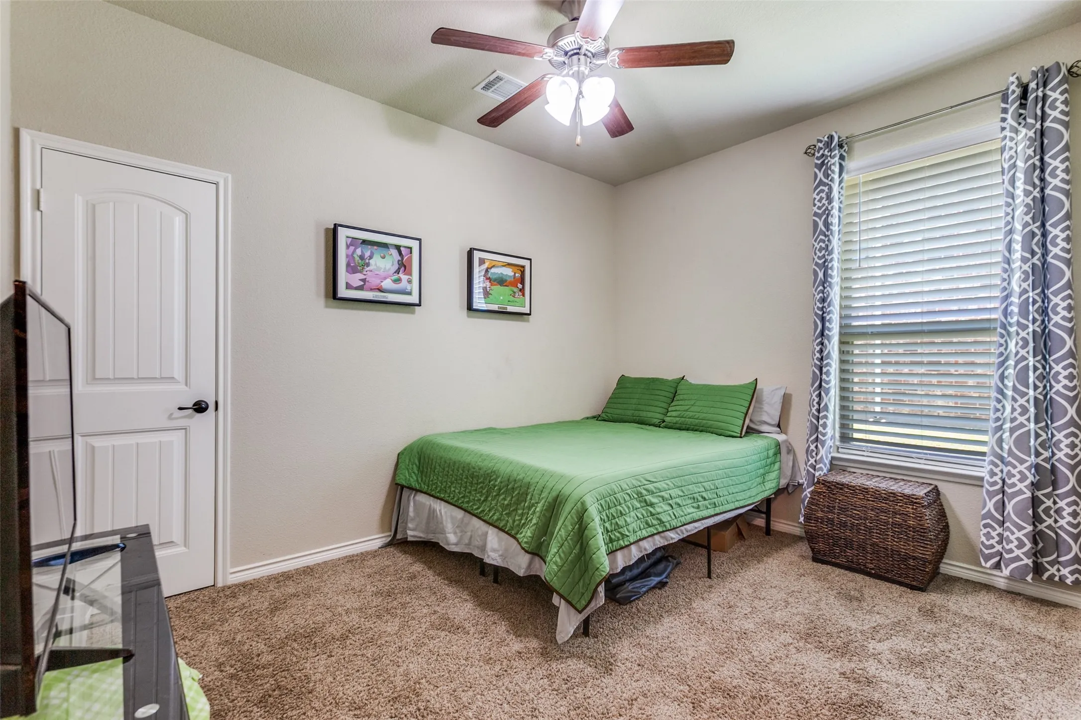 Single Family Residence For Sale in Kaufman County , 3003 Lily Lane, Heath, Texas 75126, 5 Bedroom, 3 Bathroom, 3 Garage spaces, 2,912 Sqft, built in 2016, mls#21408421, Real Estate Agent in Heath, Homes For Sale in Kaufman county, Homes For Sale in Heath, Realtor in Heath Texas, Real Estate Brokerage Independent Realty Texas, Luminita Cordes Realtor