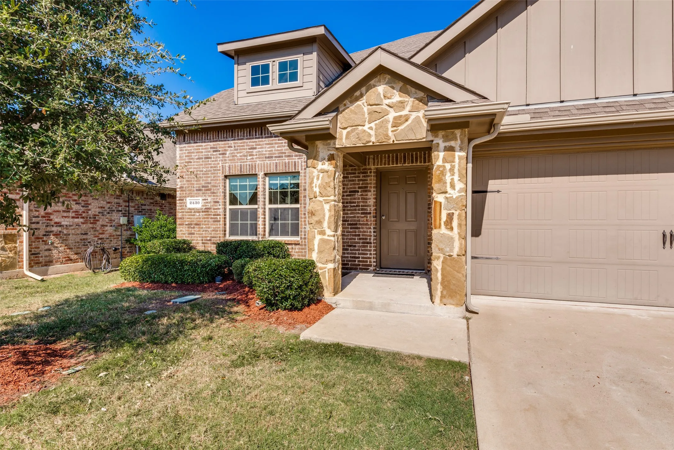 Single Family Residence For Sale in Kaufman County , 2430 Monty Street, Forney, Texas 75126, 4 Bedroom, 3 Bathroom, 2 Garage spaces, 2,198 Sqft, built in 2018, mls#21389826, Real Estate Agent in Forney, Homes For Sale in Kaufman county, Homes For Sale in Forney, Realtor in Forney Texas, Real Estate Brokerage Independent Realty Texas, Luminita Cordes Realtor