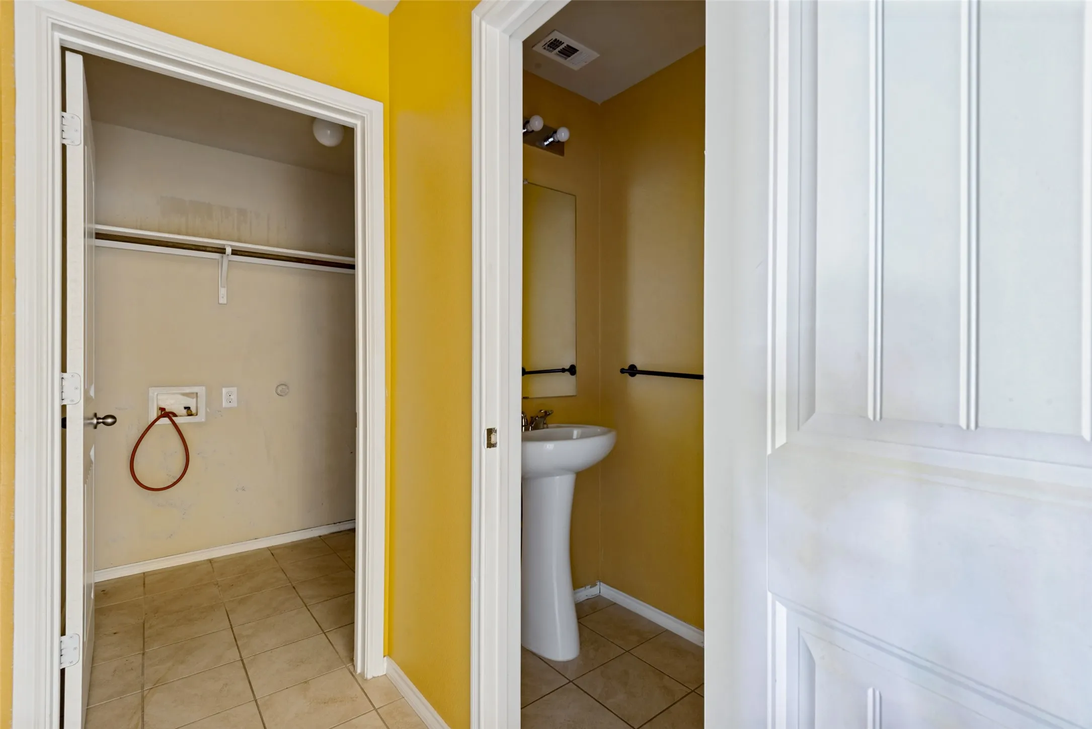 Single Family Residence For Sale in Kaufman County , 2430 Monty Street, Forney, Texas 75126, 4 Bedroom, 3 Bathroom, 2 Garage spaces, 2,198 Sqft, built in 2018, mls#21389826, Real Estate Agent in Forney, Homes For Sale in Kaufman county, Homes For Sale in Forney, Realtor in Forney Texas, Real Estate Brokerage Independent Realty Texas, Luminita Cordes Realtor
