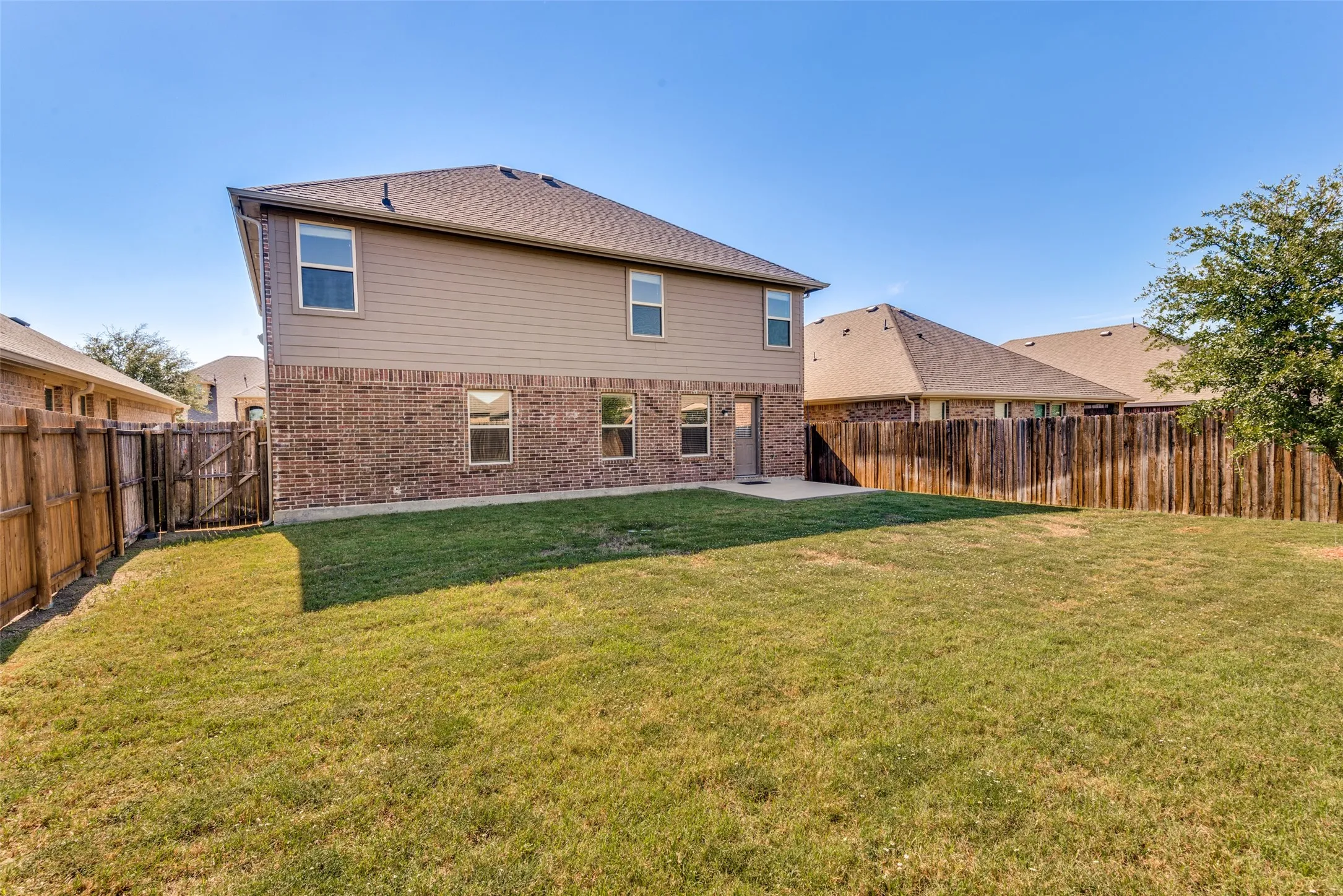Single Family Residence For Sale in Kaufman County , 2430 Monty Street, Forney, Texas 75126, 4 Bedroom, 3 Bathroom, 2 Garage spaces, 2,198 Sqft, built in 2018, mls#21389826, Real Estate Agent in Forney, Homes For Sale in Kaufman county, Homes For Sale in Forney, Realtor in Forney Texas, Real Estate Brokerage Independent Realty Texas, Luminita Cordes Realtor