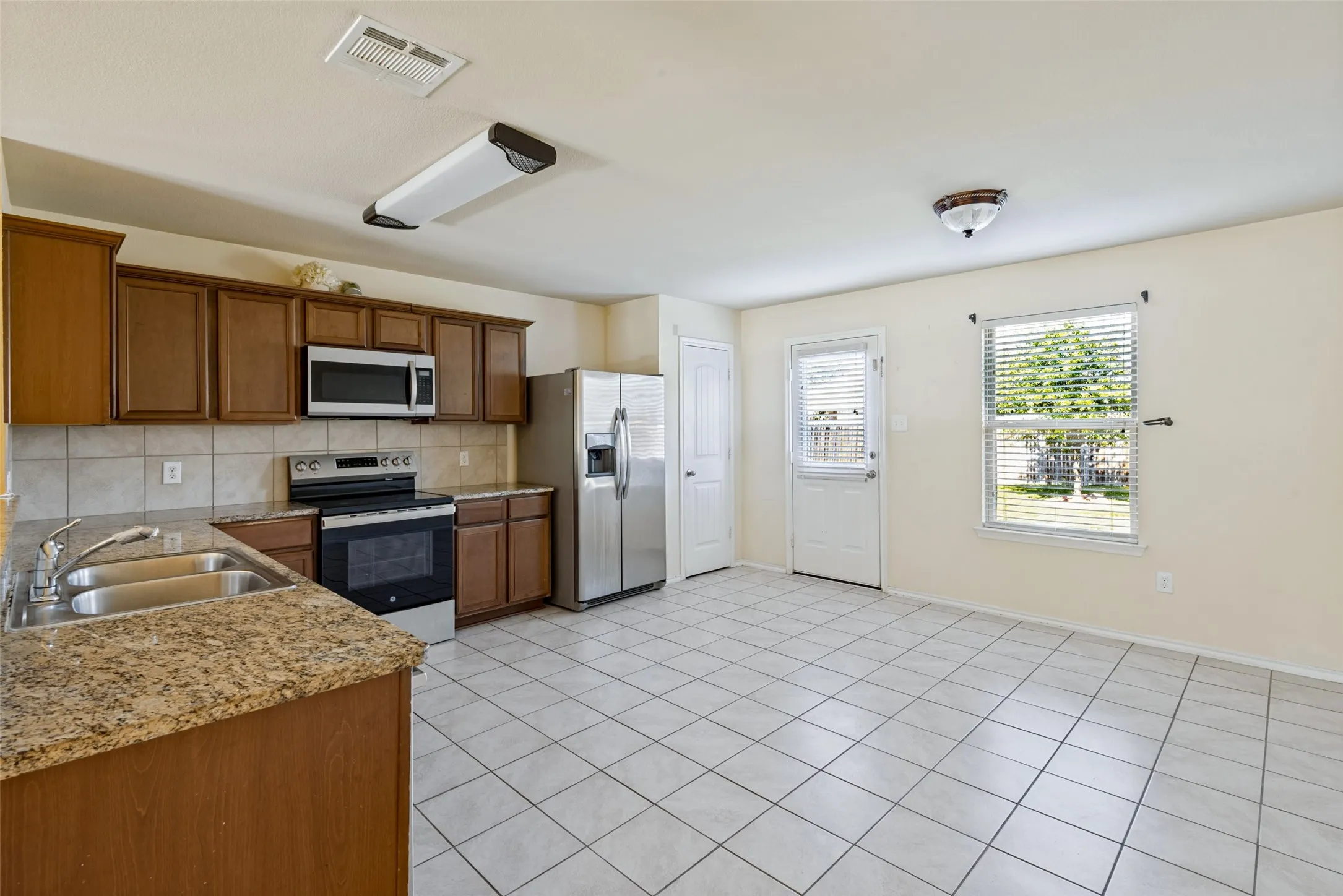 Single Family Residence For Sale in Kaufman County , 2430 Monty Street, Forney, Texas 75126, 4 Bedroom, 3 Bathroom, 2 Garage spaces, 2,198 Sqft, built in 2018, mls#21389826, Real Estate Agent in Forney, Homes For Sale in Kaufman county, Homes For Sale in Forney, Realtor in Forney Texas, Real Estate Brokerage Independent Realty Texas, Luminita Cordes Realtor