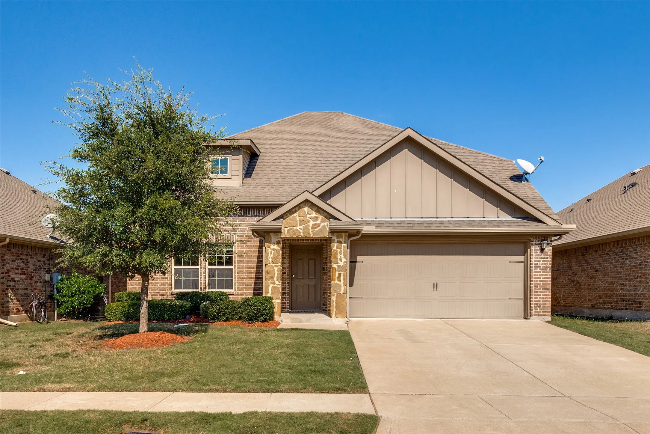 Single Family Residence For Sale in Kaufman County , 2430 Monty Street, Forney, Texas 75126, 4 Bedroom, 3 Bathroom, 2 Garage spaces, 2,198 Sqft, built in 2018, mls#21389826, Real Estate Agent in Forney, Homes For Sale in Kaufman county, Homes For Sale in Forney, Realtor in Forney Texas, Real Estate Brokerage Independent Realty Texas, Luminita Cordes Realtor