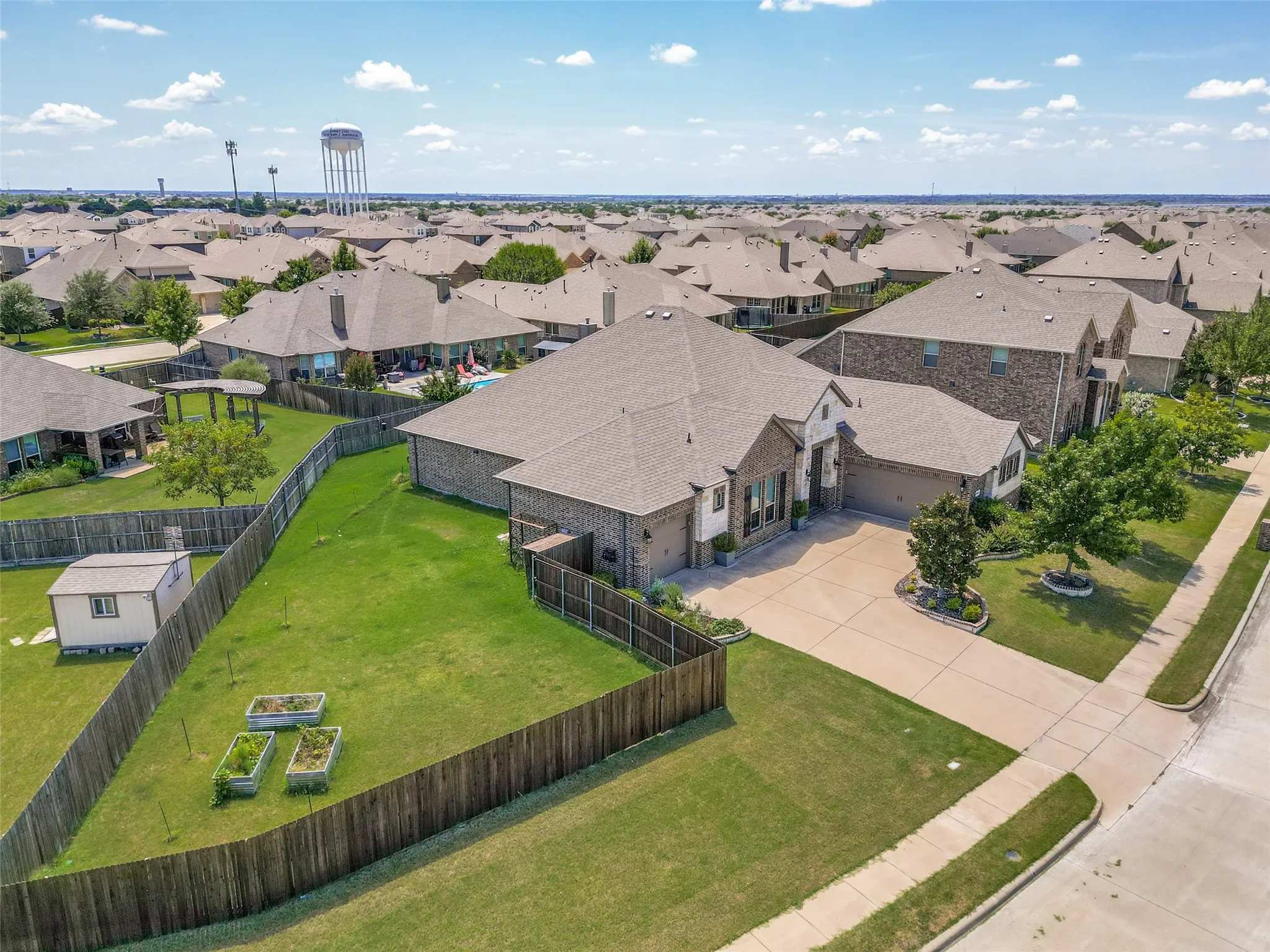 Single Family Residence For Rent in Kaufman County , 3003 Lily Lane, Heath, Texas 75126, 5 Bedroom, 3 Bathroom, 3 Garage spaces, 2,912 Sqft, built in 2016, mls#21408466, Real Estate Agent in Heath, Homes For Rent in Kaufman county, Homes For Rent in Heath, Realtor in Heath Texas, Real Estate Brokerage Independent Realty Texas, Luminita Cordes Realtor