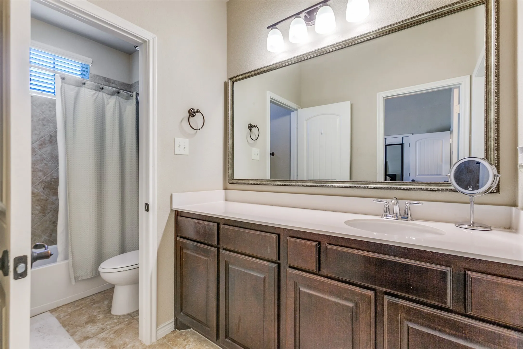Single Family Residence For Rent in Kaufman County , 3003 Lily Lane, Heath, Texas 75126, 5 Bedroom, 3 Bathroom, 3 Garage spaces, 2,912 Sqft, built in 2016, mls#21408466, Real Estate Agent in Heath, Homes For Rent in Kaufman county, Homes For Rent in Heath, Realtor in Heath Texas, Real Estate Brokerage Independent Realty Texas, Luminita Cordes Realtor
